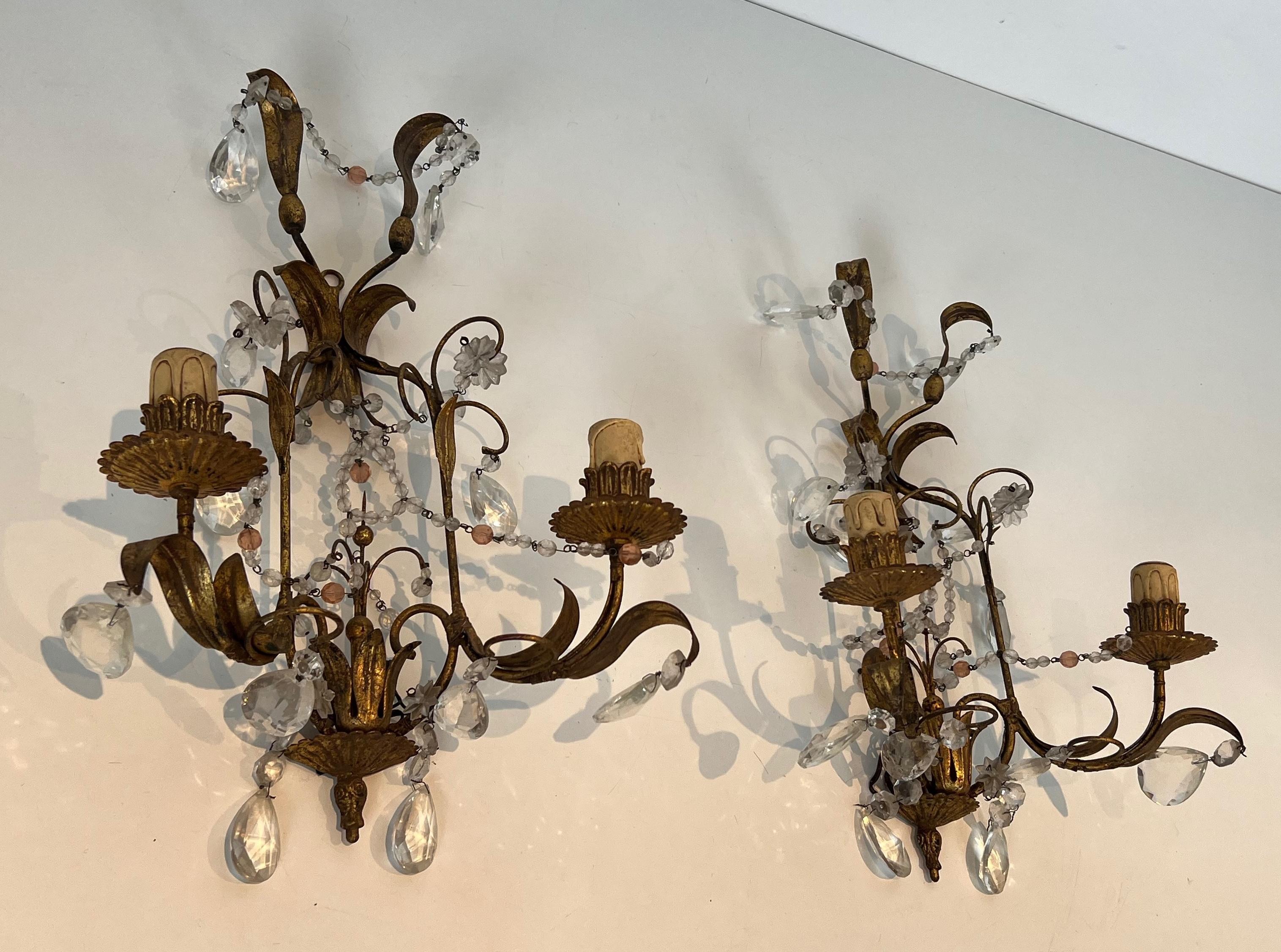 Paire d'appliques murales en métal doré et cristaux dans le style de la Maison Baguès en vente 5