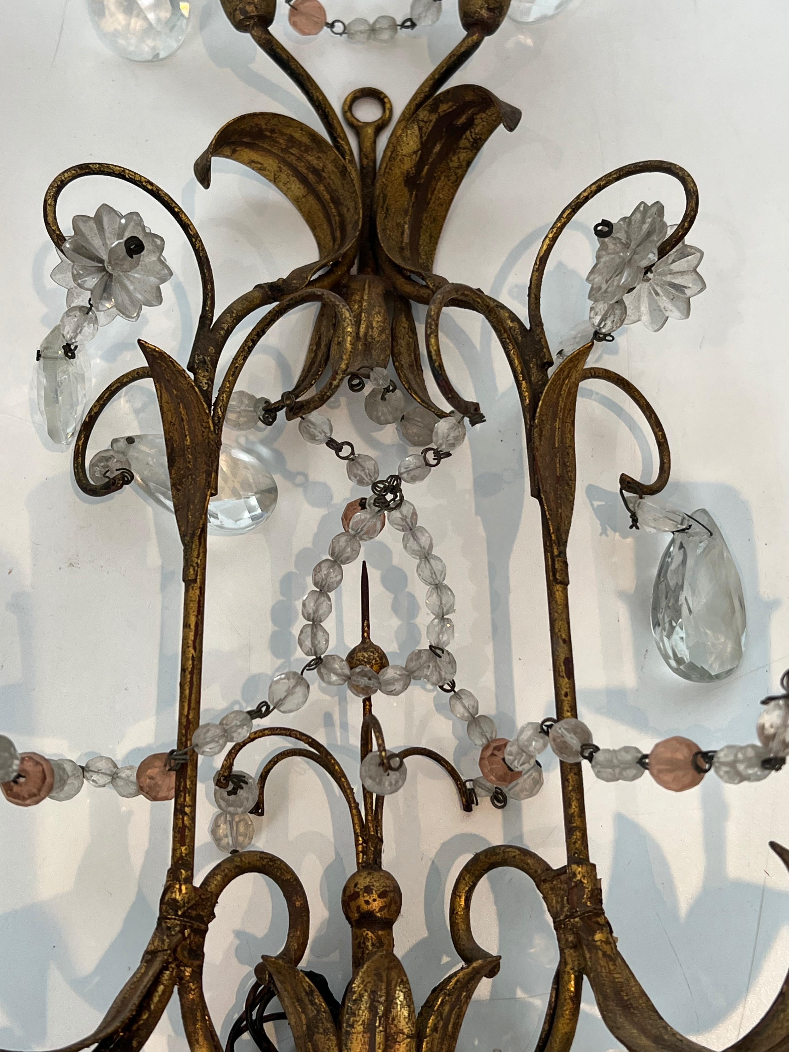 Métal Paire d'appliques murales en métal doré et cristaux dans le style de la Maison Baguès en vente
