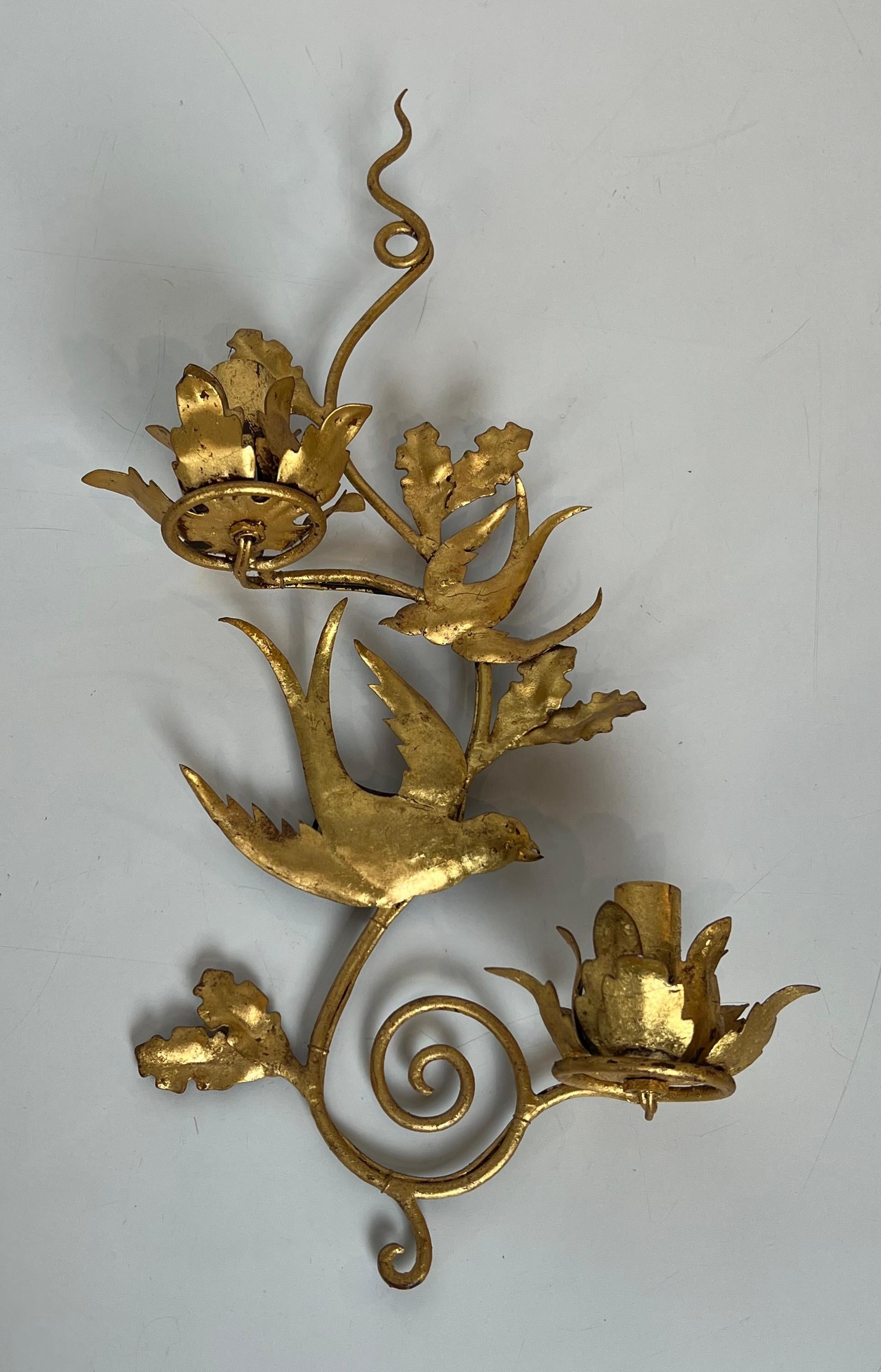 Paire d'appliques murales à oiseaux en métal doré dans le style de la Maison Baguès en vente 8