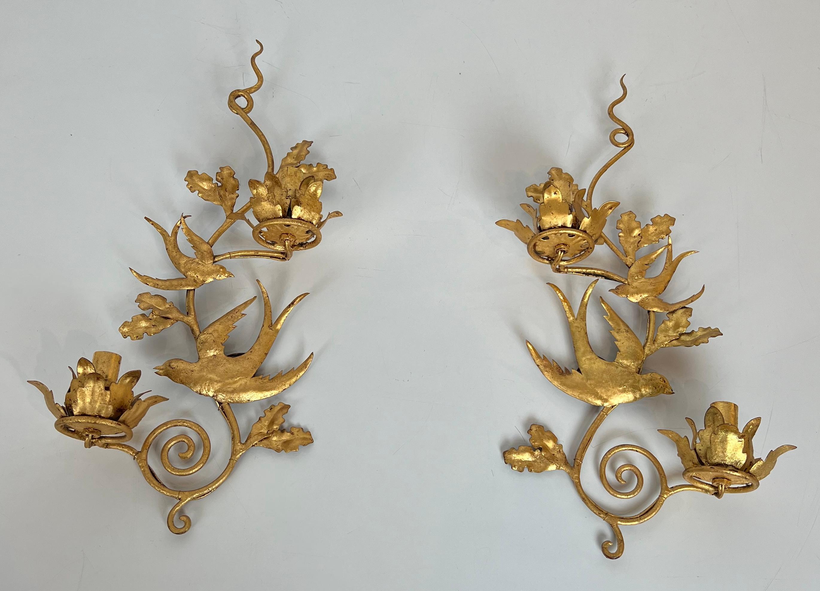Paire d'appliques murales à oiseaux en métal doré dans le style de la Maison Baguès en vente 11