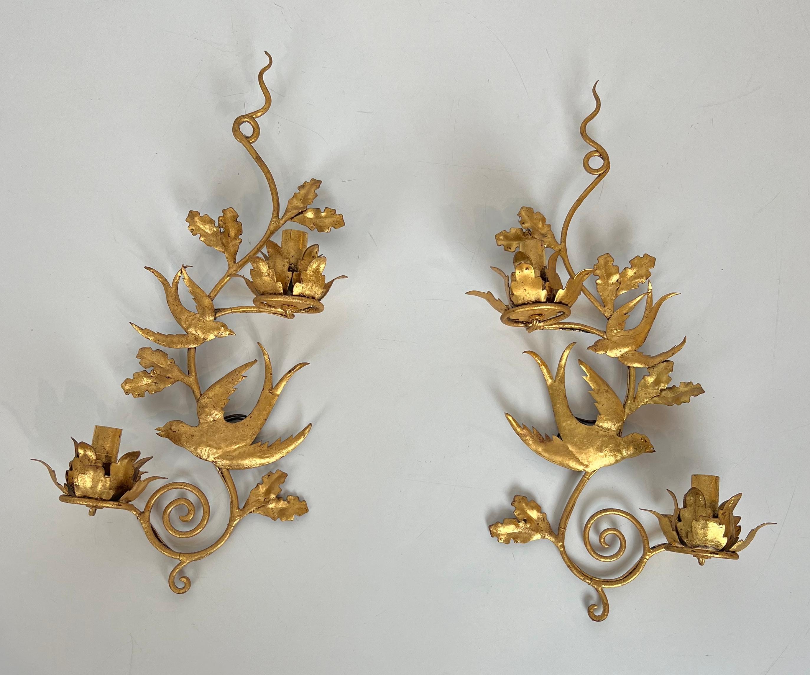 Paire d'appliques murales à oiseaux en métal doré dans le style de la Maison Baguès en vente 12