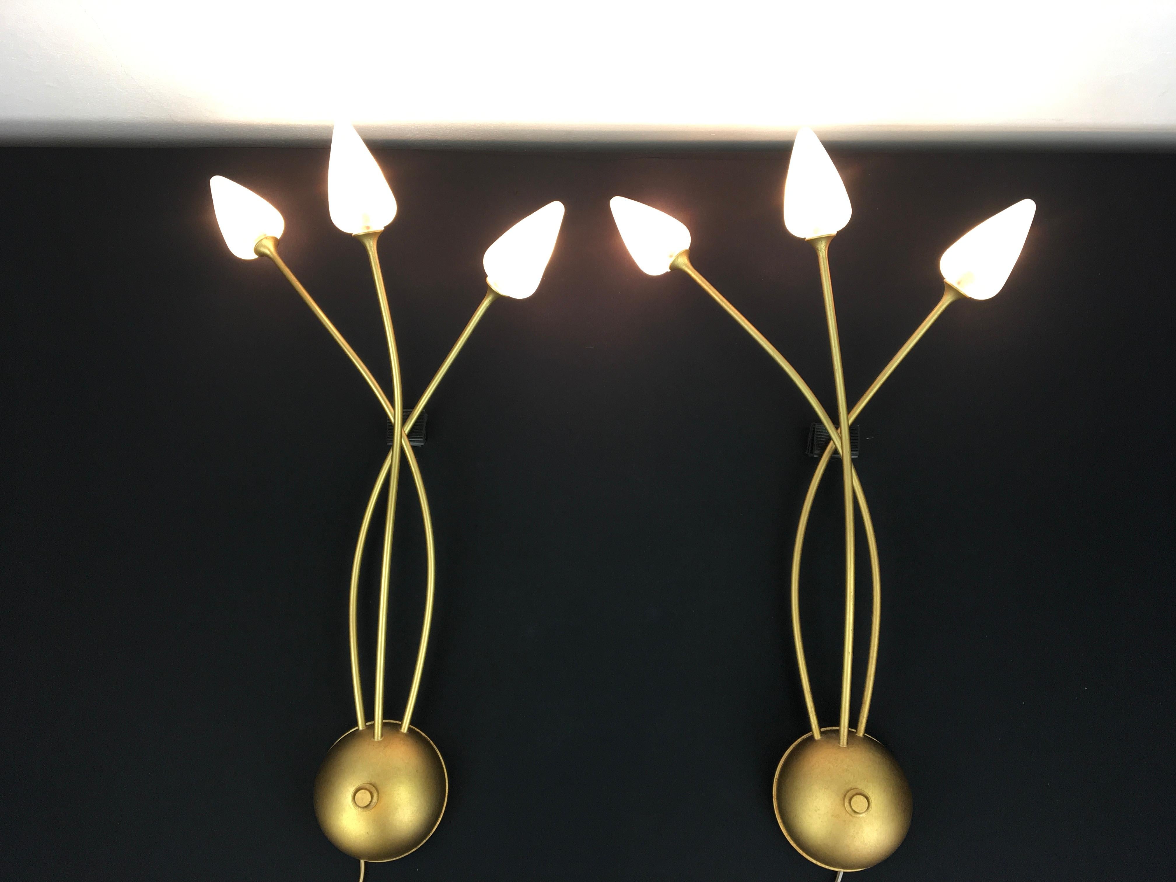 Pair of gilded metal wall lights, made in Italy from the 1990s. 
These gilt metal wall scones have each 3 frosted glass shades in the shape of hearts. 
The metal frame has an elegant design.
These Italian wall lights will look great in a modern,
