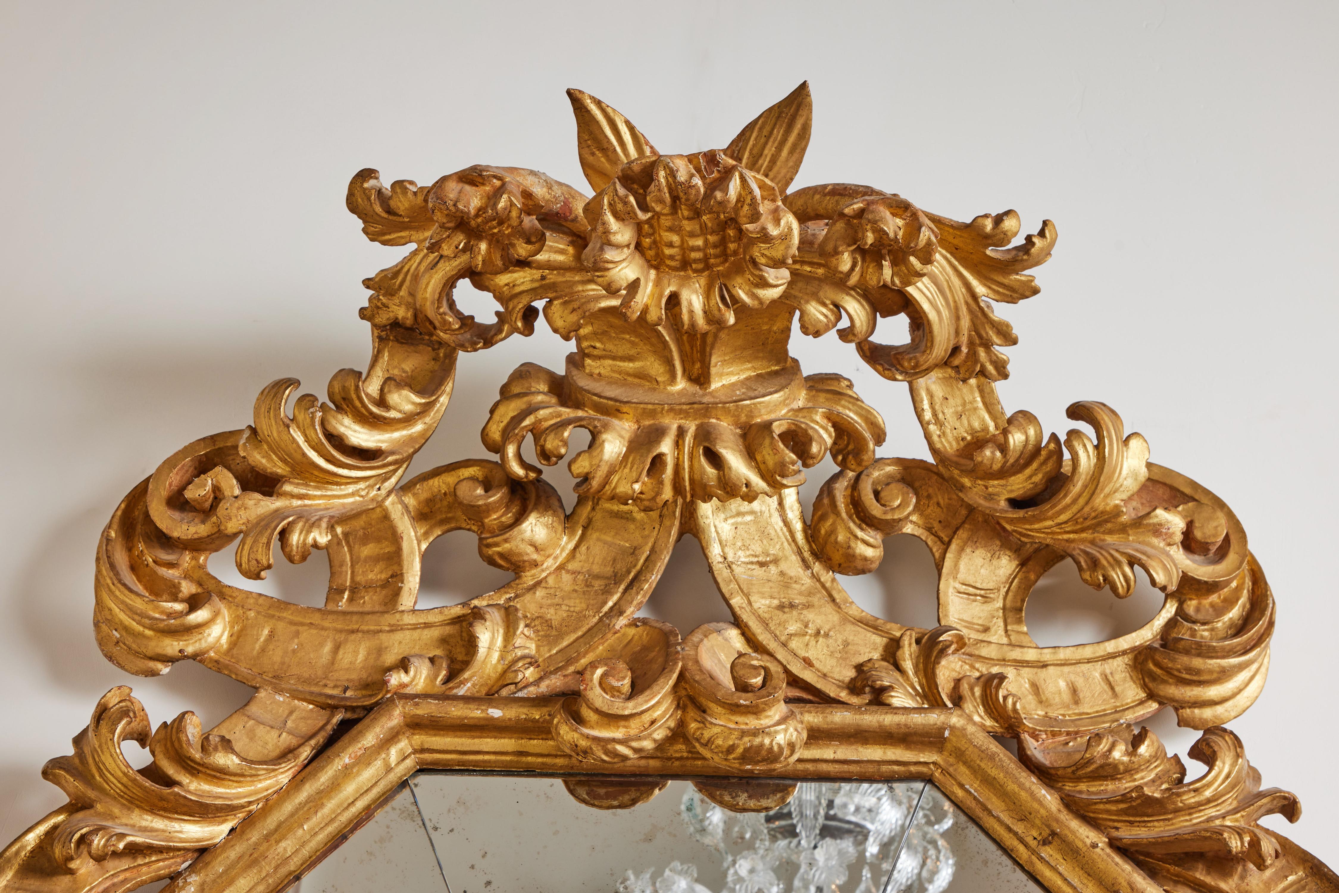 Fin du XVIIIe siècle Paire de miroirs romains dorés en vente