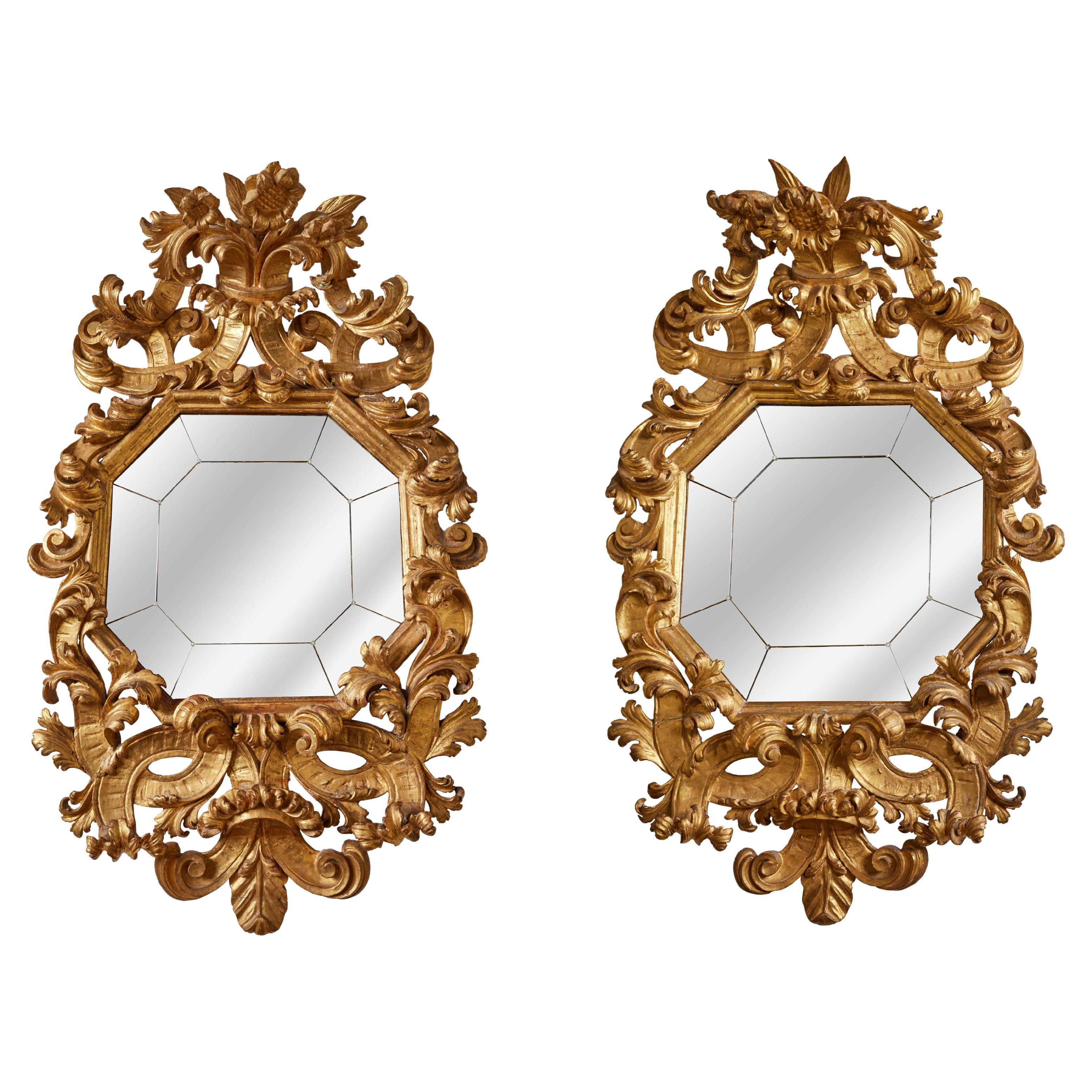 Paire de miroirs romains dorés en vente