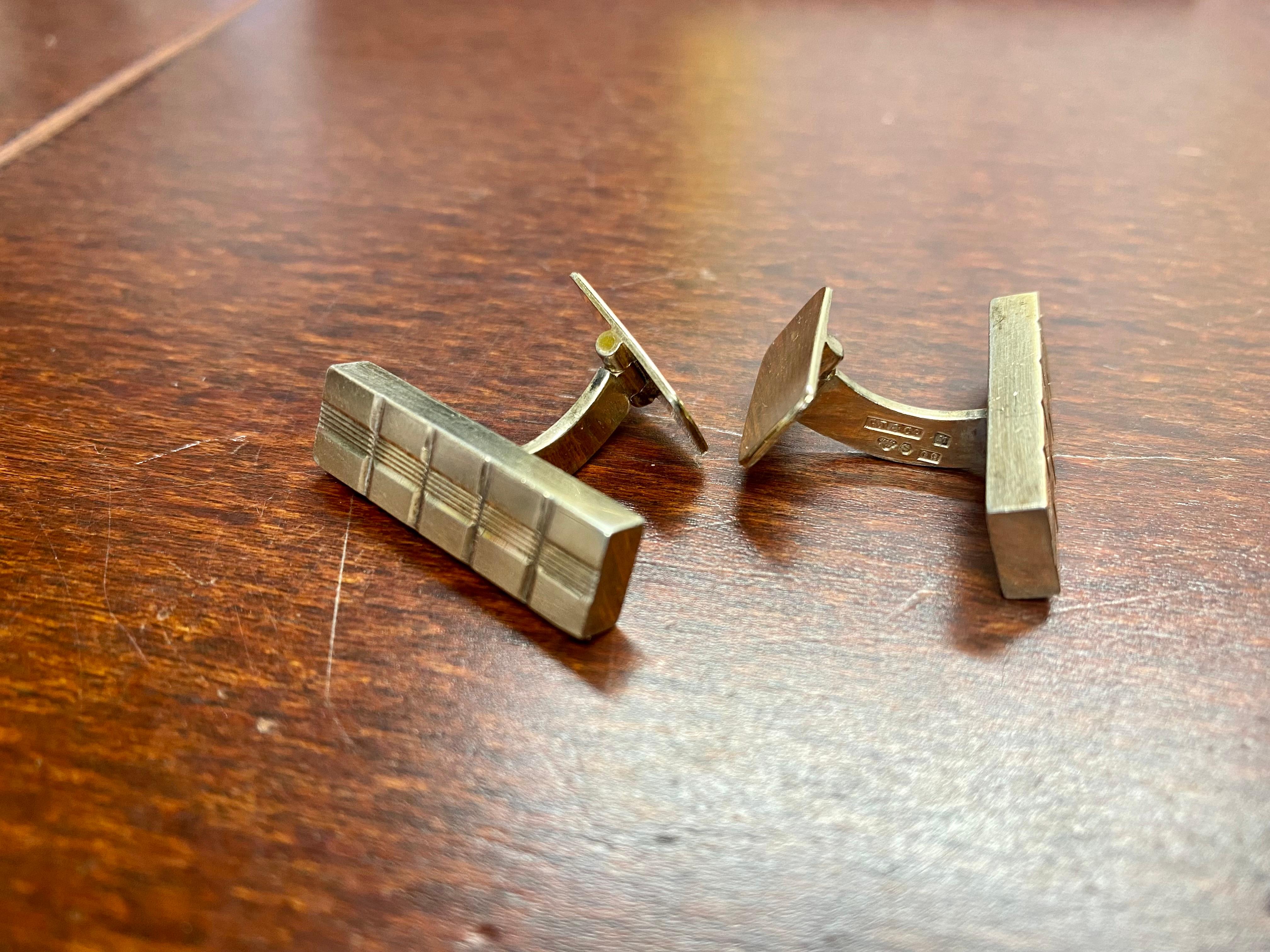 Pair of Gilded Silver Cufflinks from Gustaf Dahlgren & Co 1967
Really great.
Weight 23.8g.
Looks like heavy gold bars.
Made in Sweden.