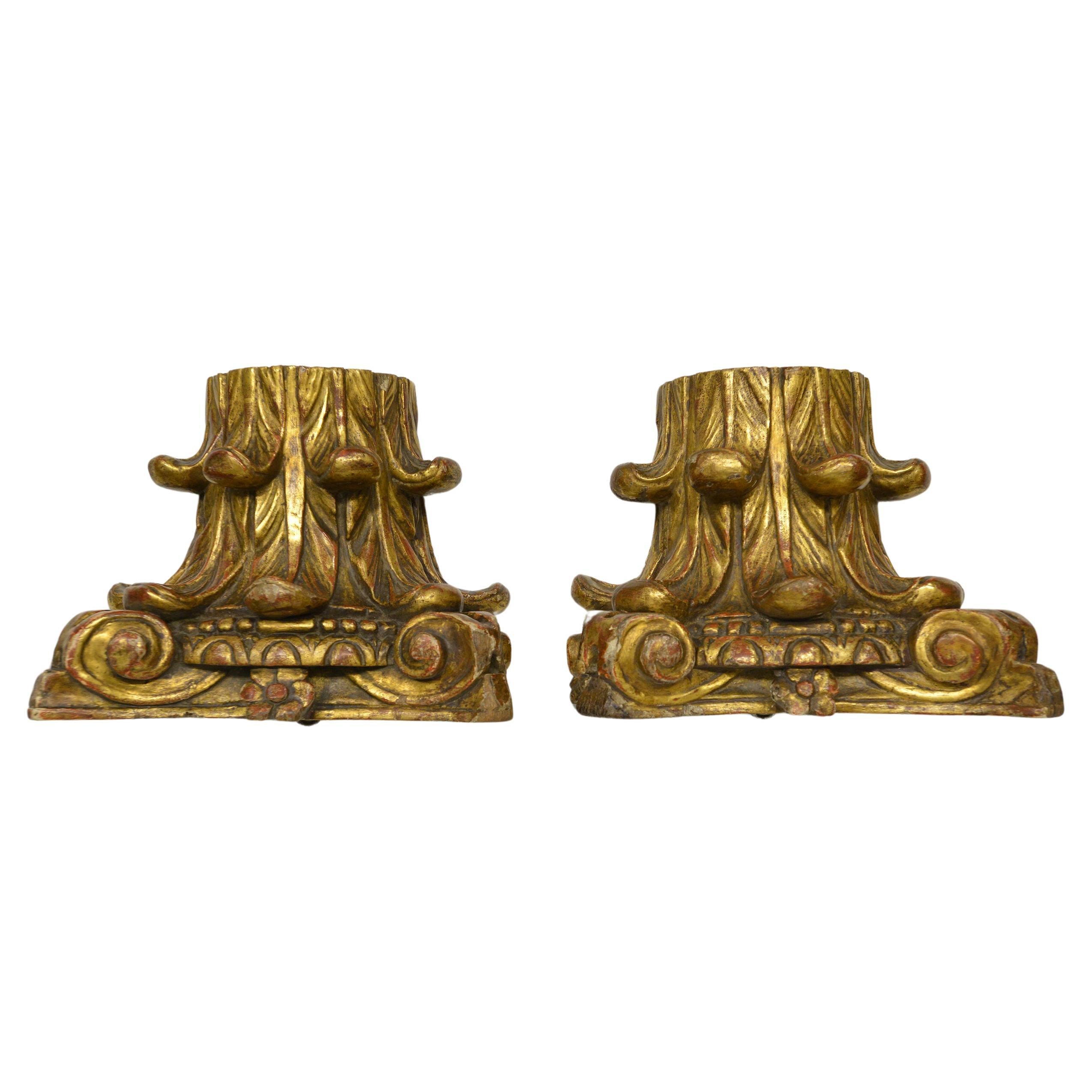 Doré Paire de demi-capitaux en Wood Wood doré en vente
