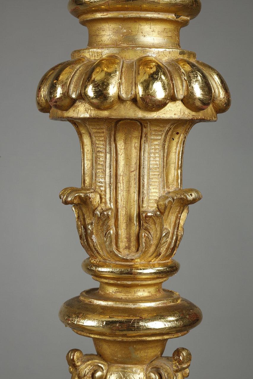Paar dreibeinige Fackelhalter aus vergoldetem Holz im Louis XIV.-Stil im Angebot 6