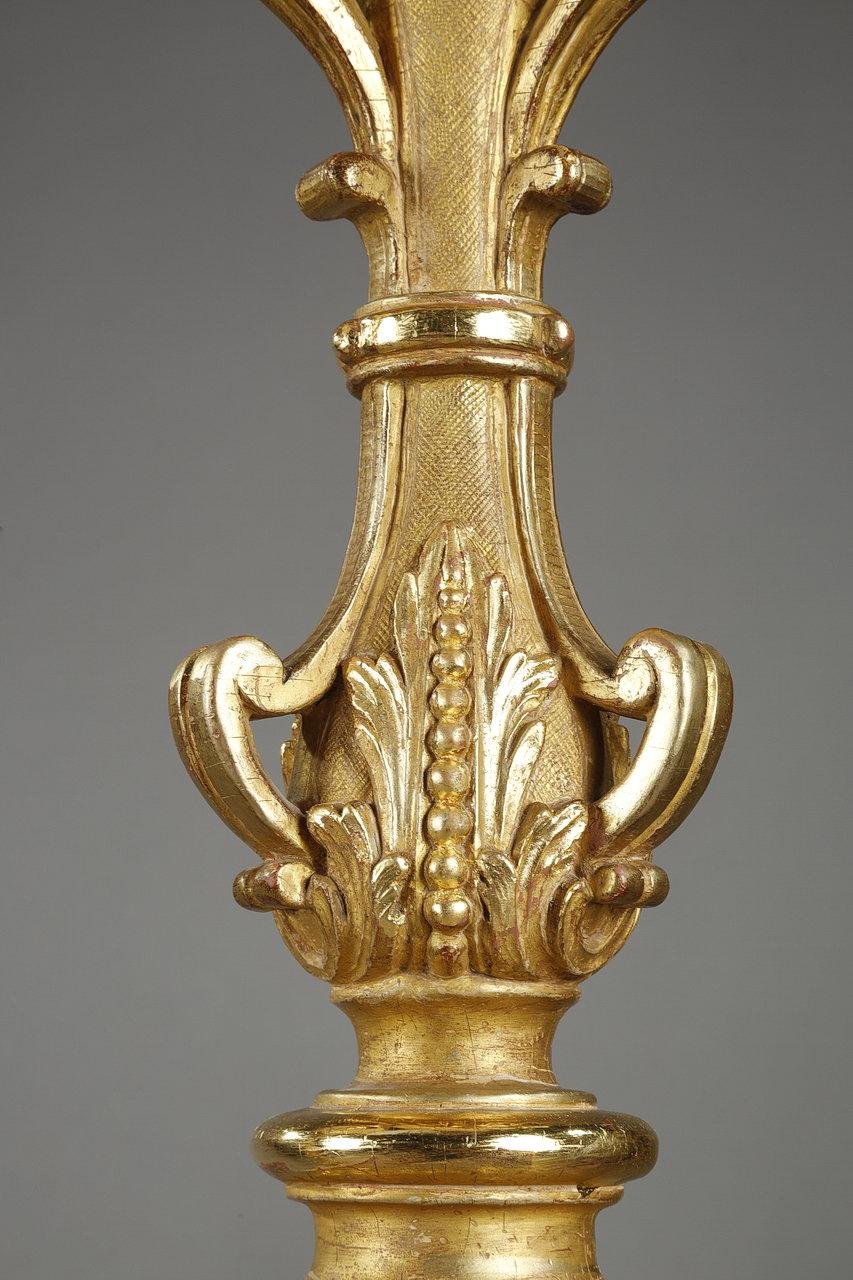 Paar dreibeinige Fackelhalter aus vergoldetem Holz im Louis XIV.-Stil im Angebot 8
