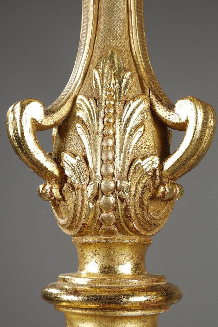 Paar dreibeinige Fackelhalter aus vergoldetem Holz im Louis XIV.-Stil im Angebot 9