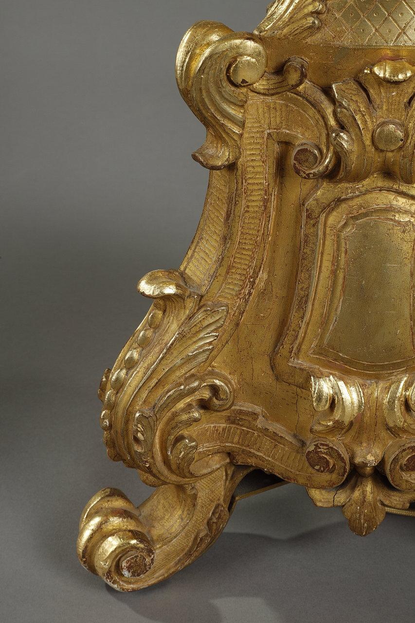 Paire de porte-torches tripodes en bois doré de style Louis XIV en vente 12