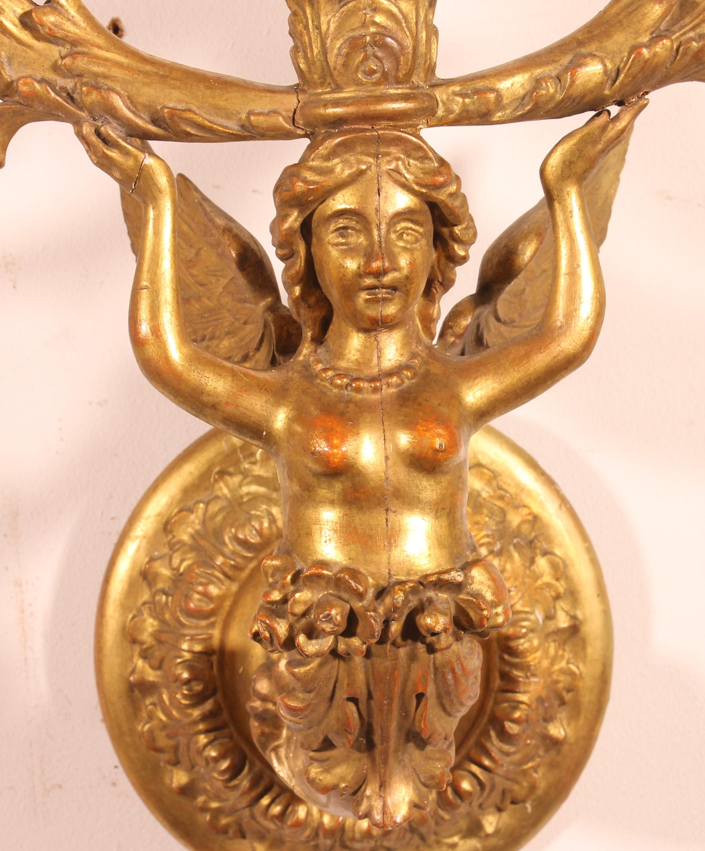 italien Paire d'appliques en bois doré - Italie - 19e siècle en vente