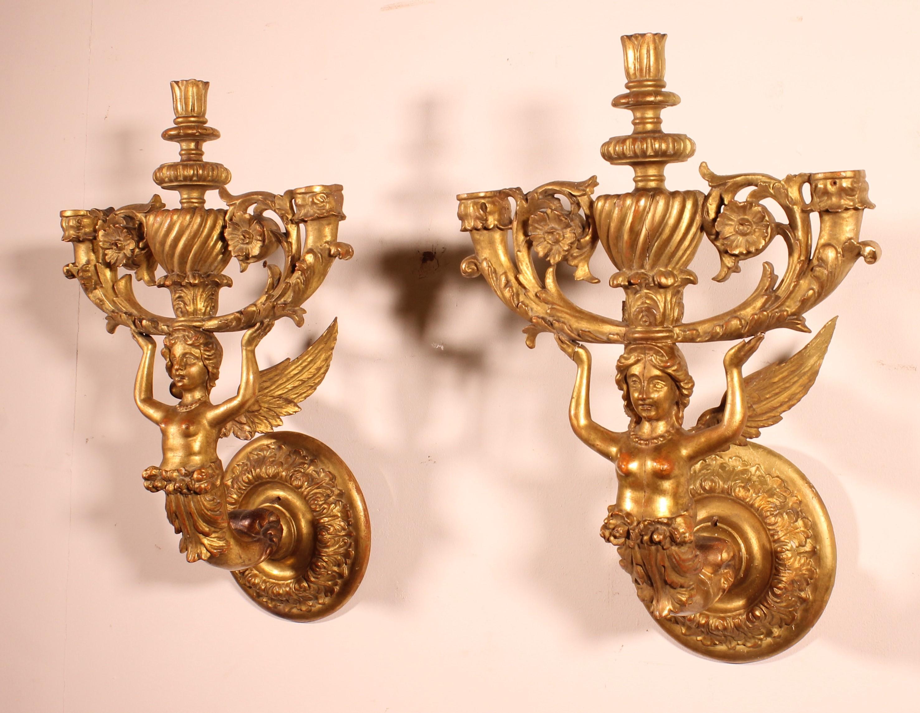 Paire d'appliques en bois doré - Italie - 19e siècle en vente 1