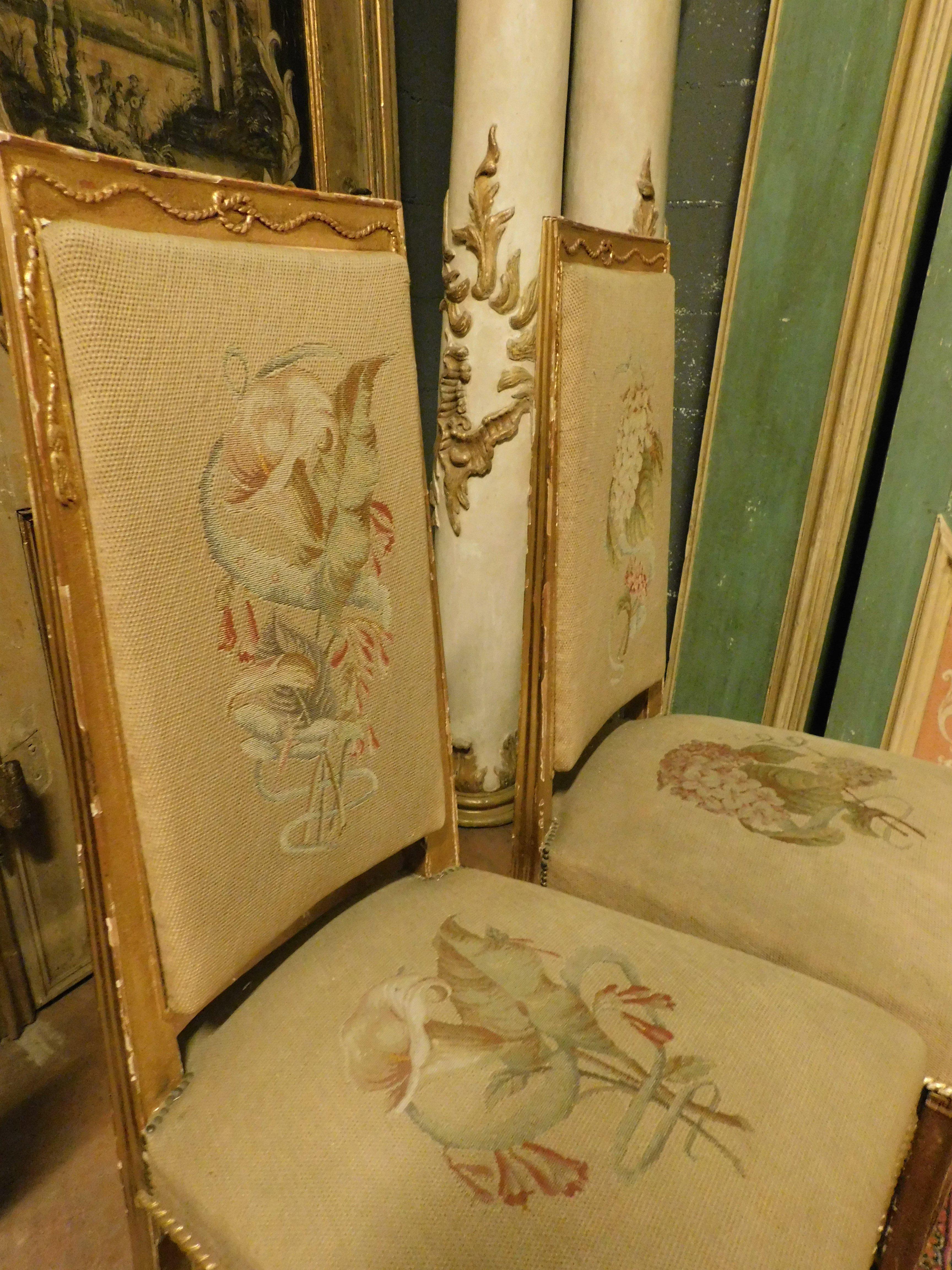 Paire de chaises en bois doré avec tissu brodé, Italie en vente 4