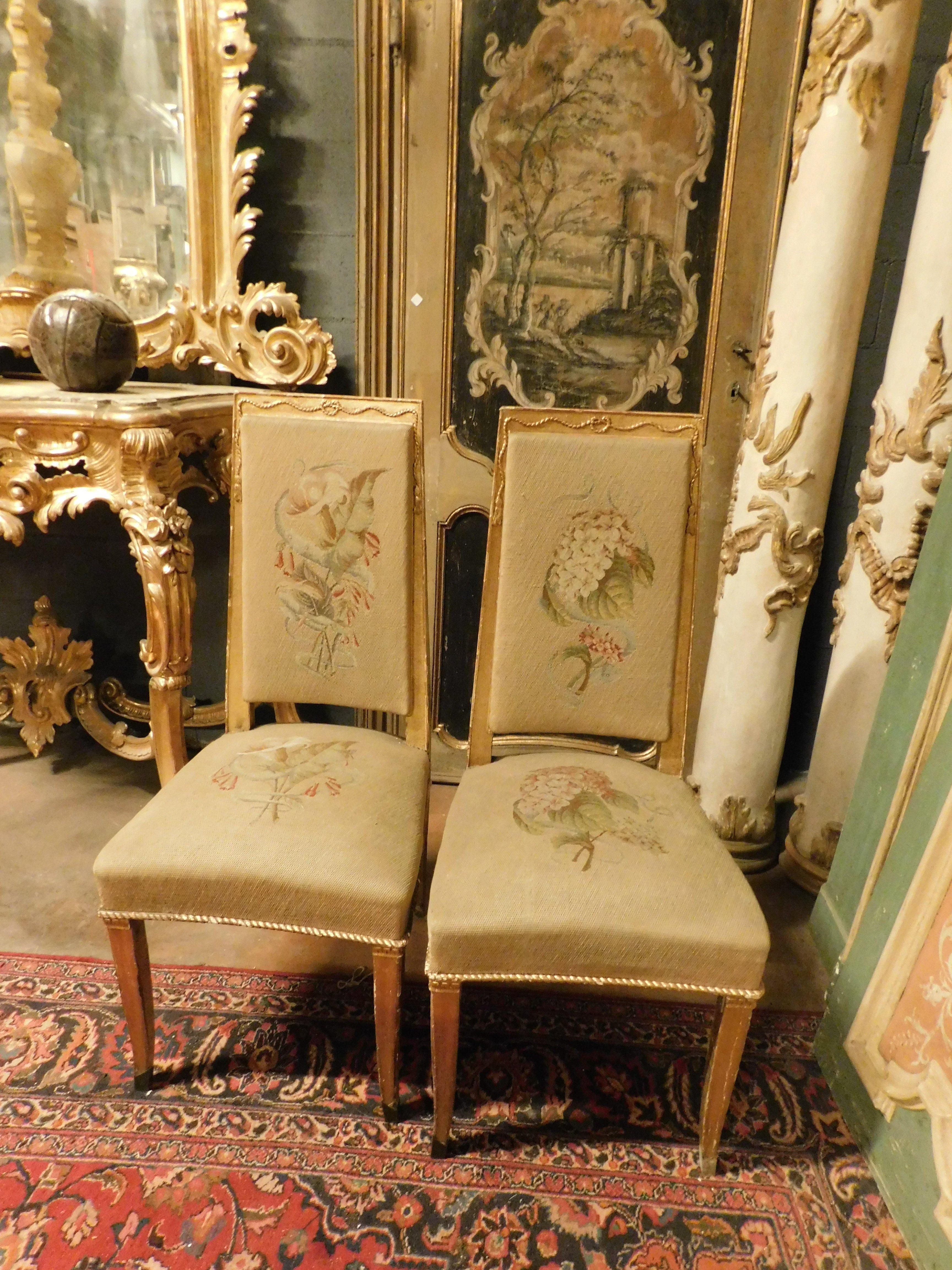 20ième siècle Paire de chaises en bois doré avec tissu brodé, Italie en vente