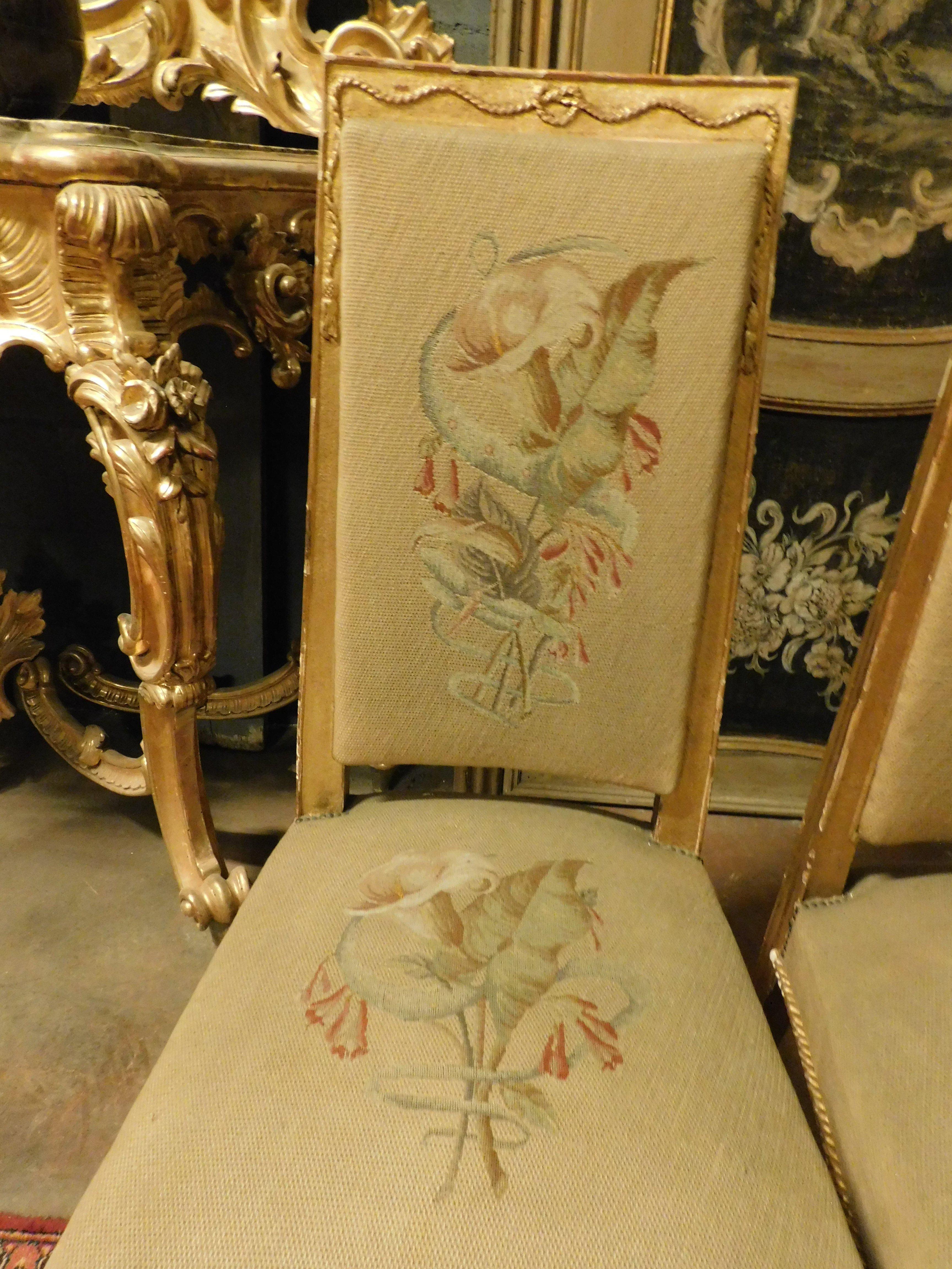 Paire de chaises en bois doré avec tissu brodé, Italie en vente 1