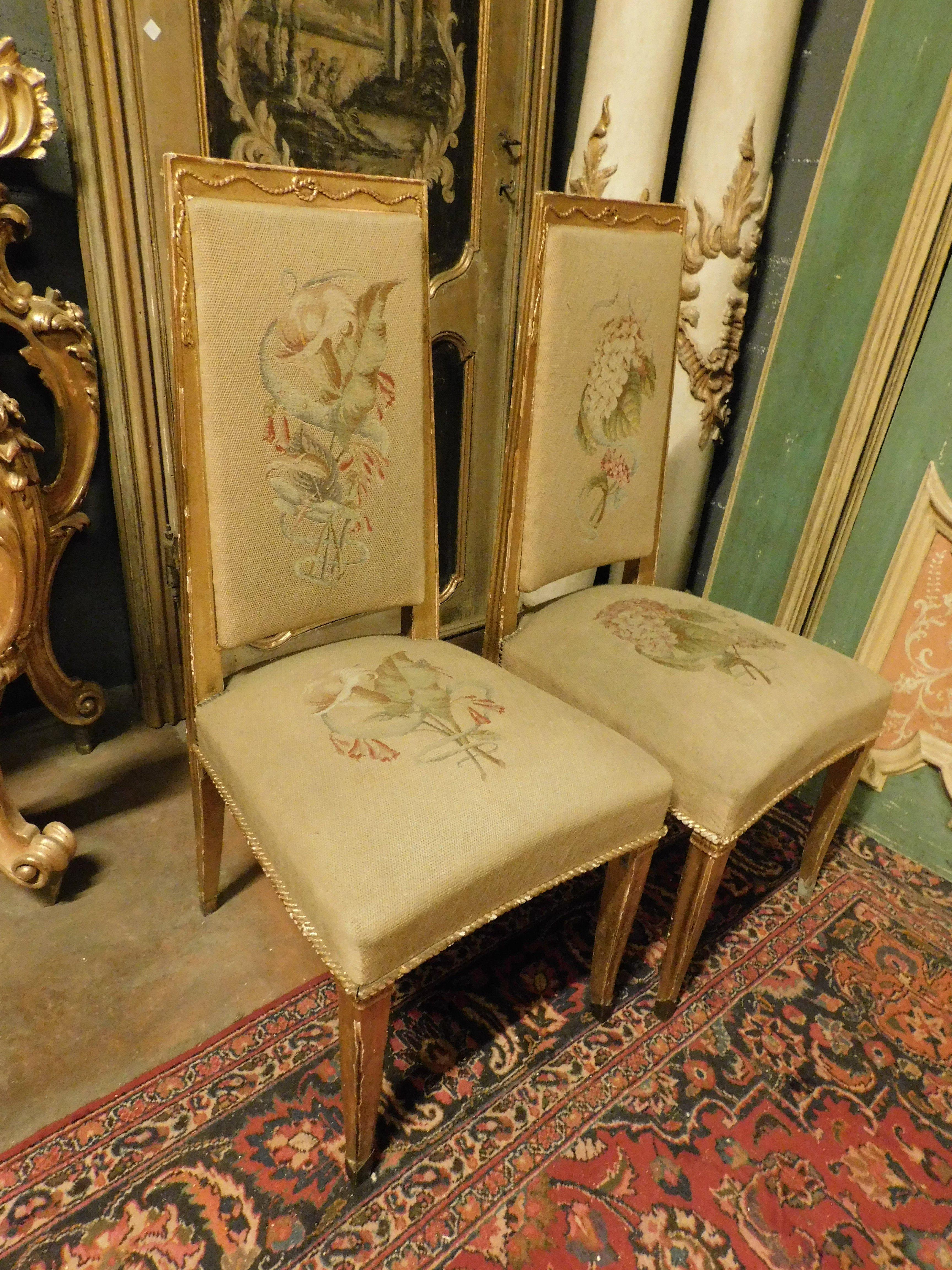 Paire de chaises en bois doré avec tissu brodé, Italie en vente 3