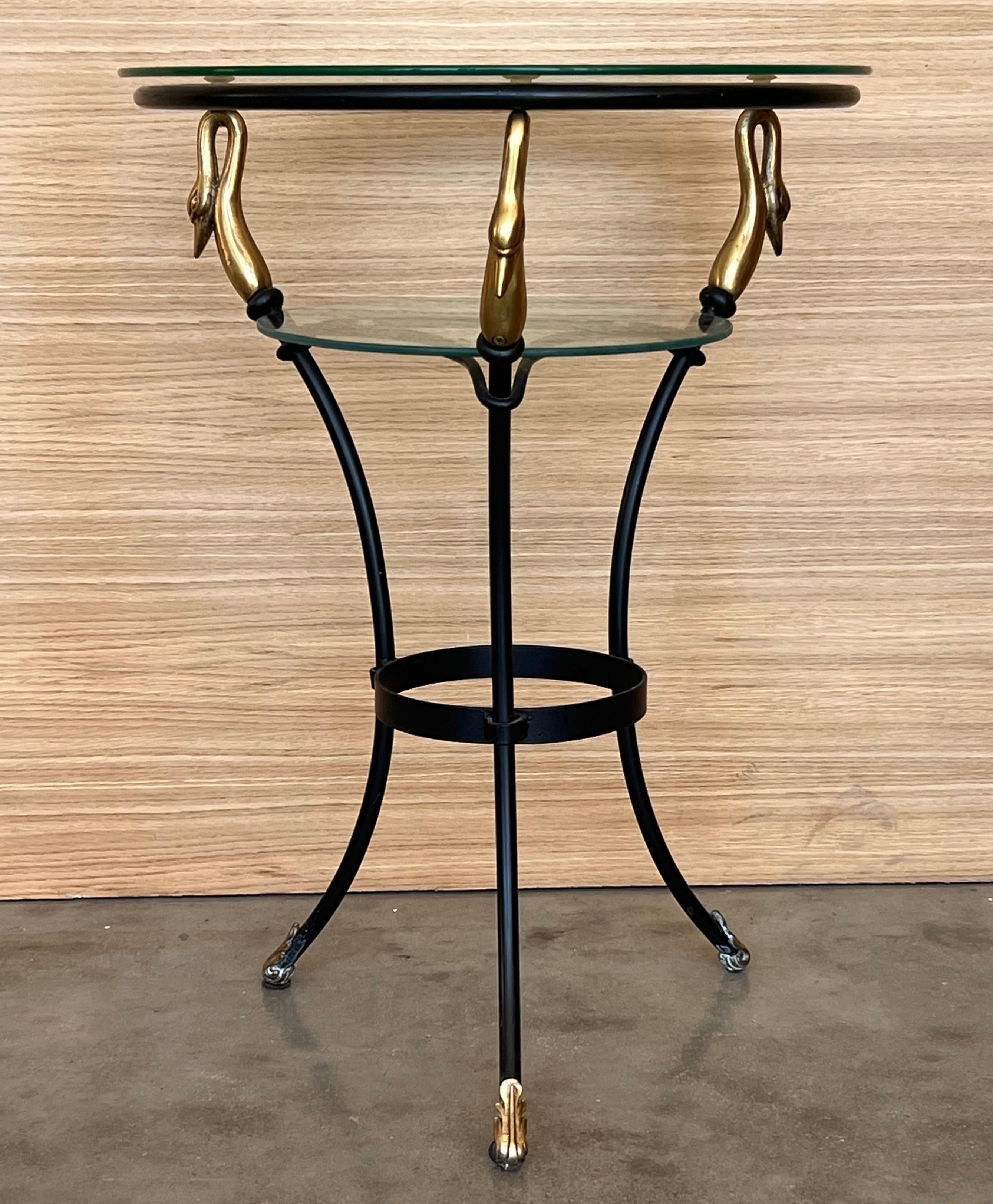 Européen Paire de tables basses Empire en fer forgé doré en vente