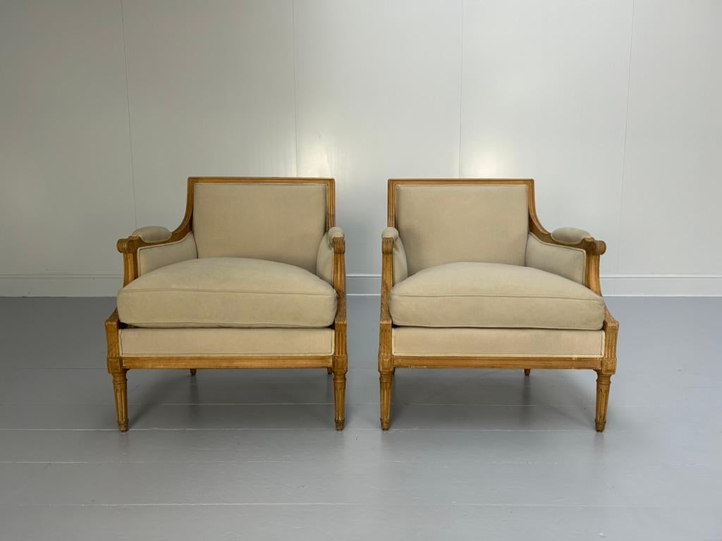 Il s'agit d'une occasion très rare d'acquérir ce qui est, sans équivoque, le meilleur des meilleurs, à savoir une paire de fauteuils 