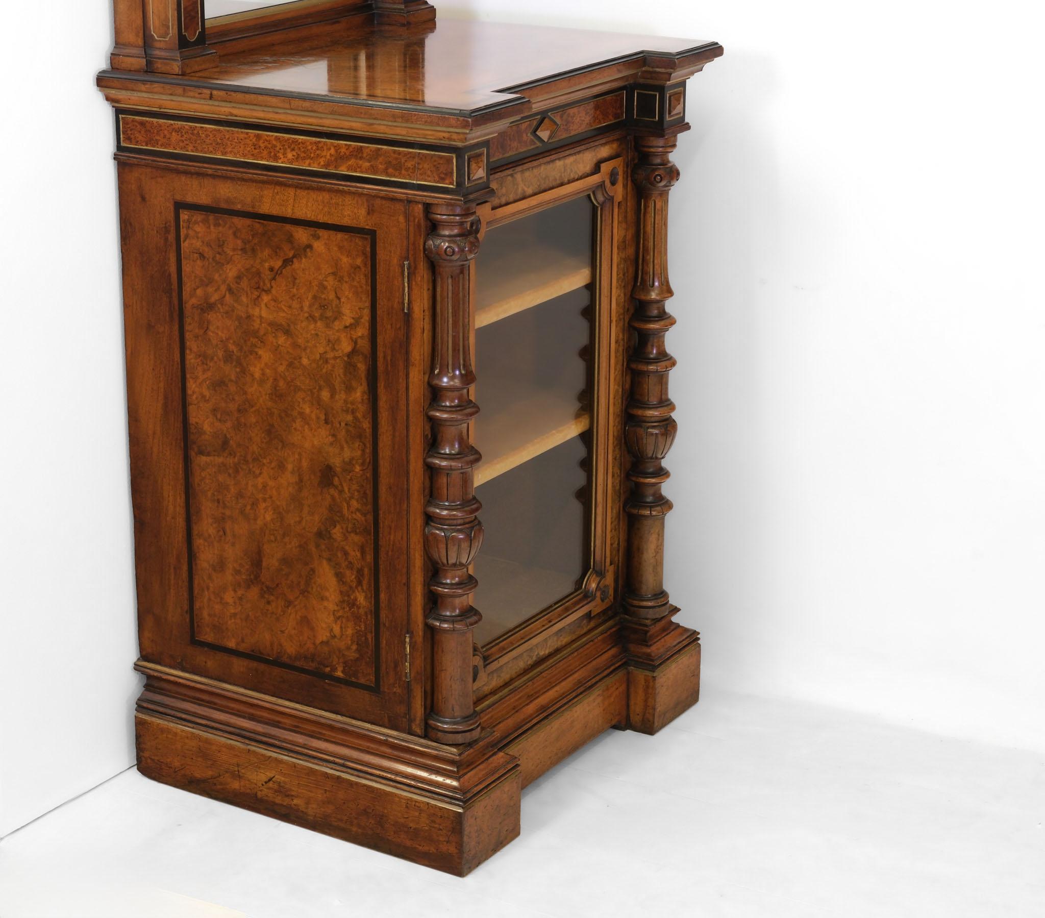 Paire d'armoires à miroirs en ronce de noyer, amboyna et parchemin doré de Gillows en vente 2