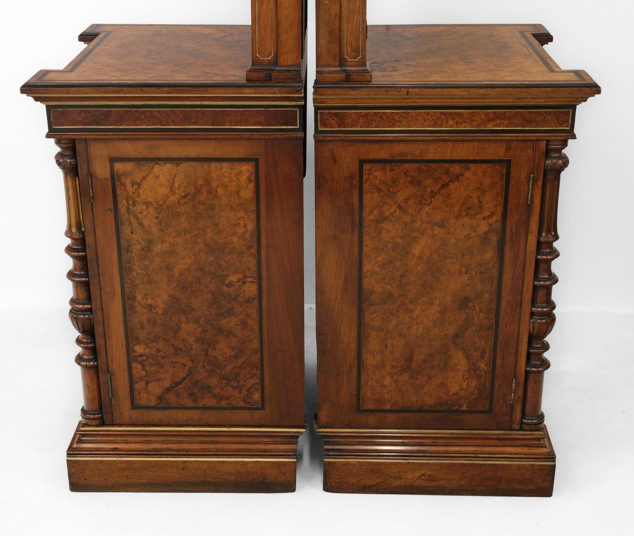 Paire d'armoires à miroirs en ronce de noyer, amboyna et parchemin doré de Gillows en vente 5
