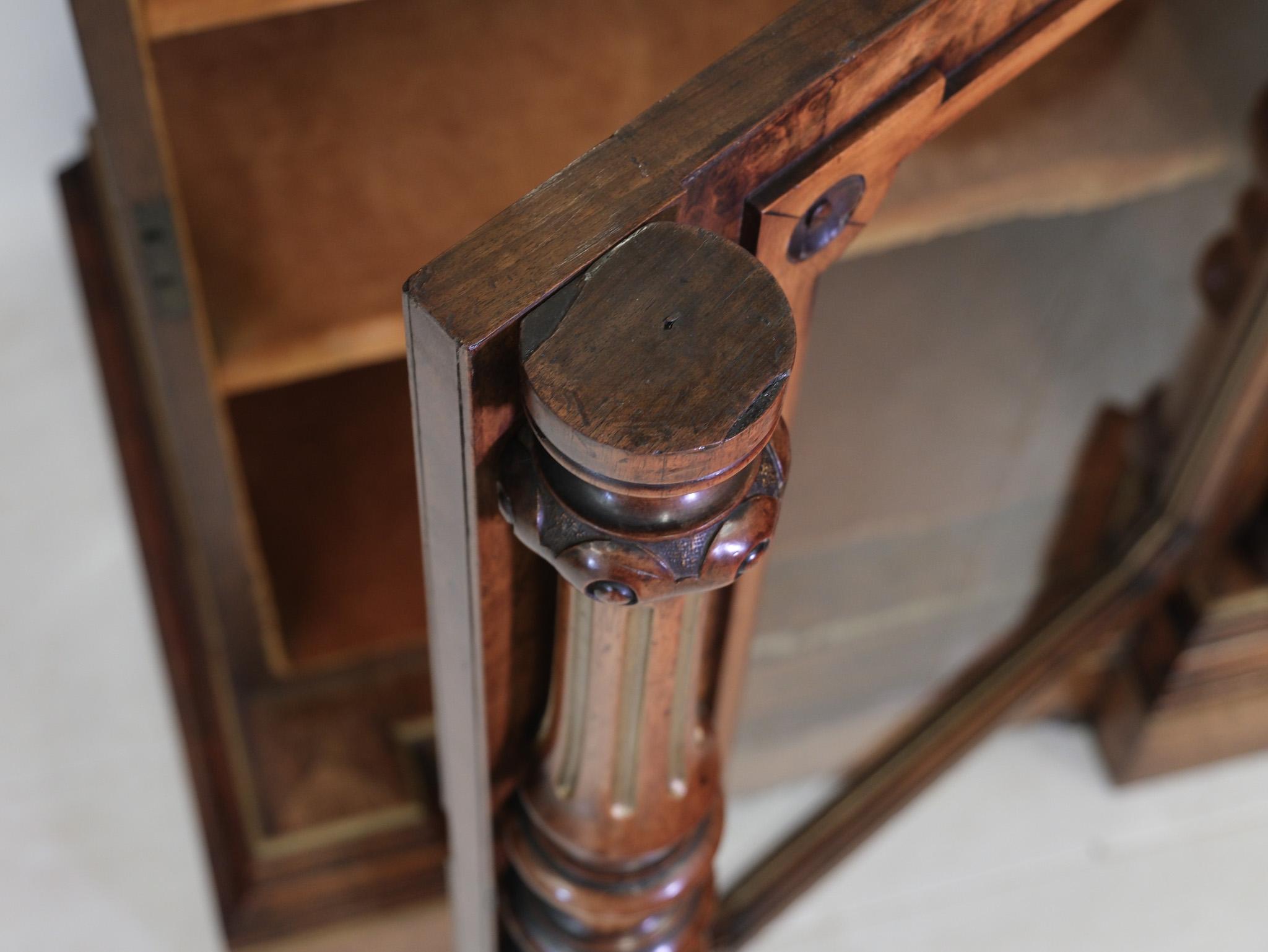 Paire d'armoires à miroirs en ronce de noyer, amboyna et parchemin doré de Gillows en vente 11