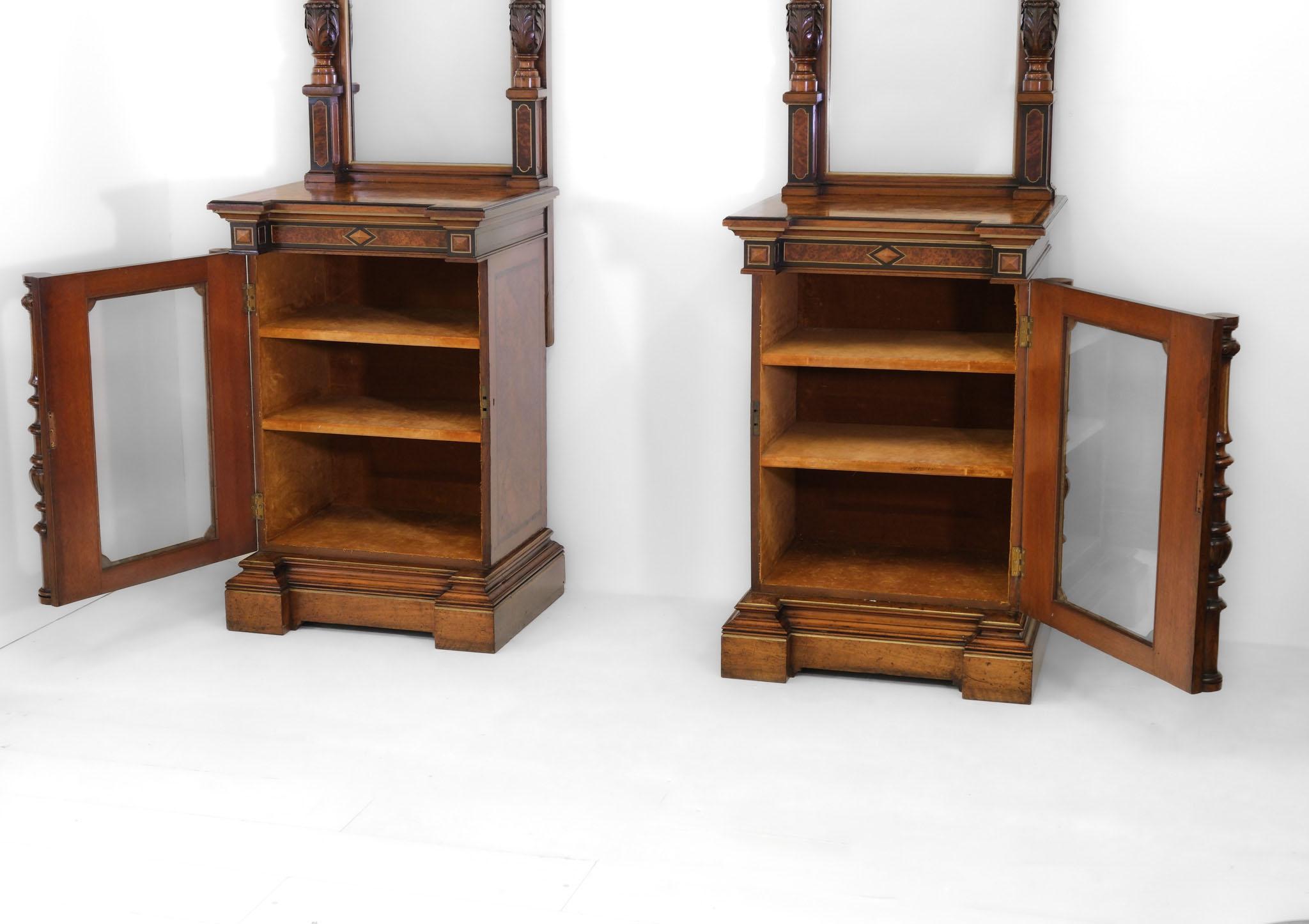 XIXe siècle Paire d'armoires à miroirs en ronce de noyer, amboyna et parchemin doré de Gillows en vente