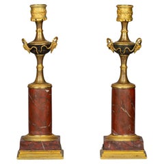 Paire de chandeliers en bronze doré et patiné et en marbre rouge, vers 1820