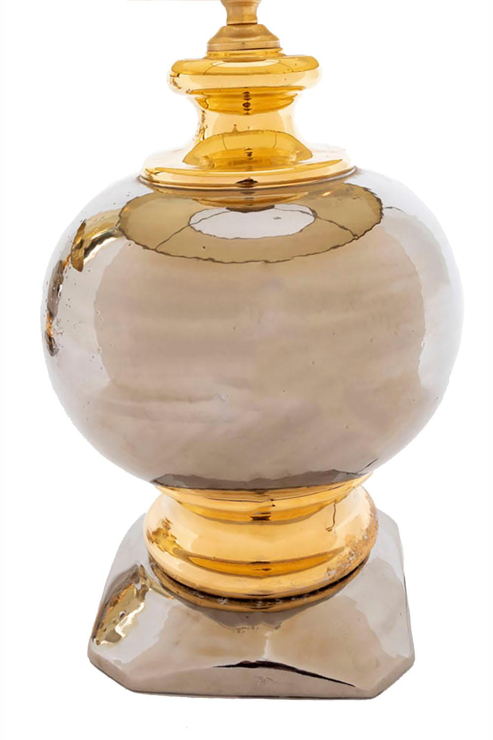 Paar vergoldete und silberne glasierte Keramikkugellampen mit Lüster, um 1960 im Zustand „Gut“ im Angebot in Saint-Ouen, FR