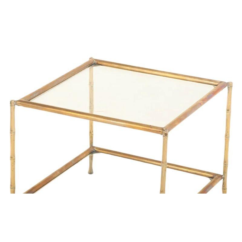 20ième siècle Paire de tables d'appoint en bambou doré et verre de style Bagues en vente