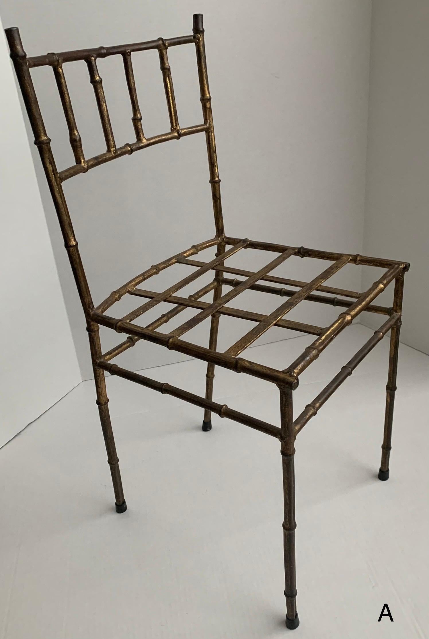 20ième siècle Paire de chaises d'enfant Diminutives en bambou doré en vente