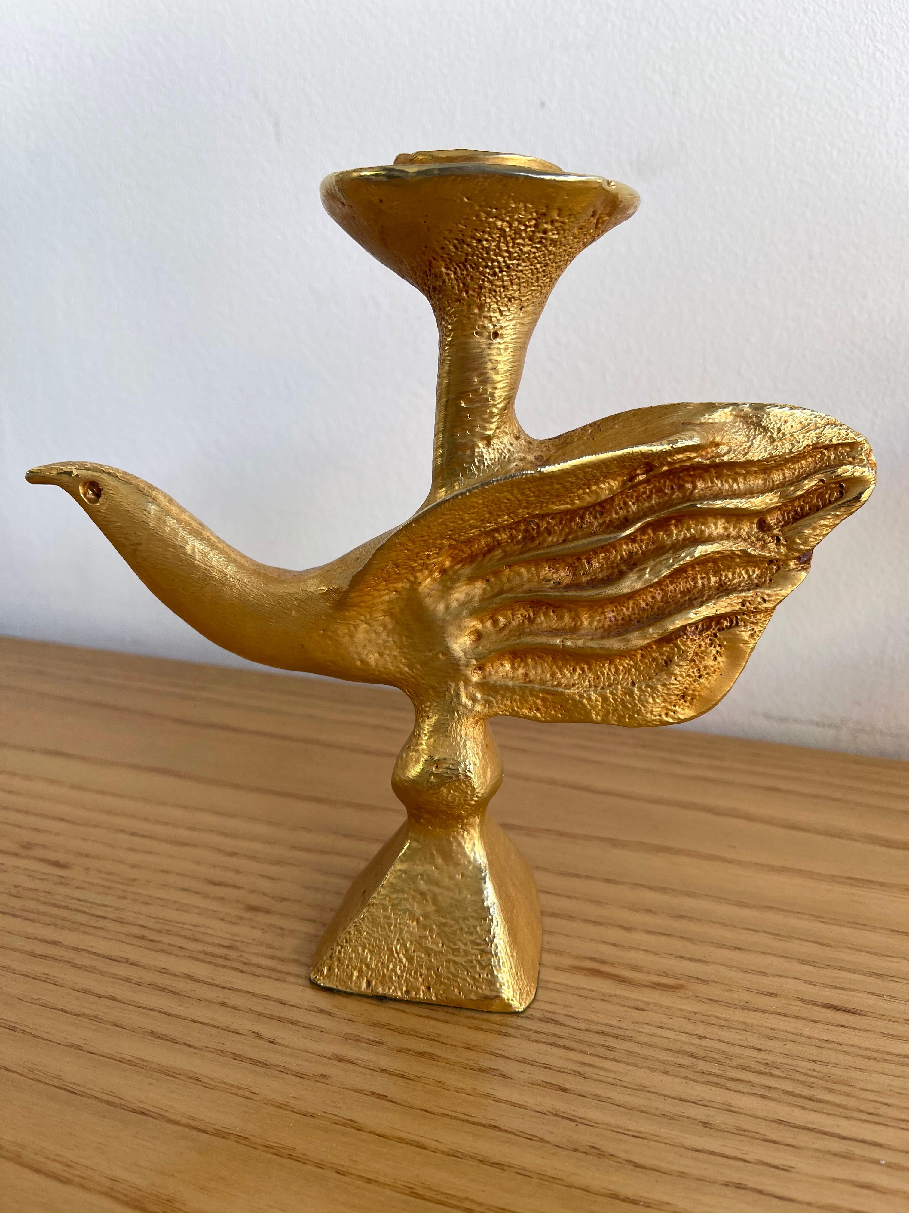 Pair of bird candle holders, candlesticks or candelabras in gilt metal bronze style by Pierre Casenove for Fondica. Sign Casenove. The tallest version of this model. Famous artist who have worked for the manufacture like Nicolas Dewael, Stéphane