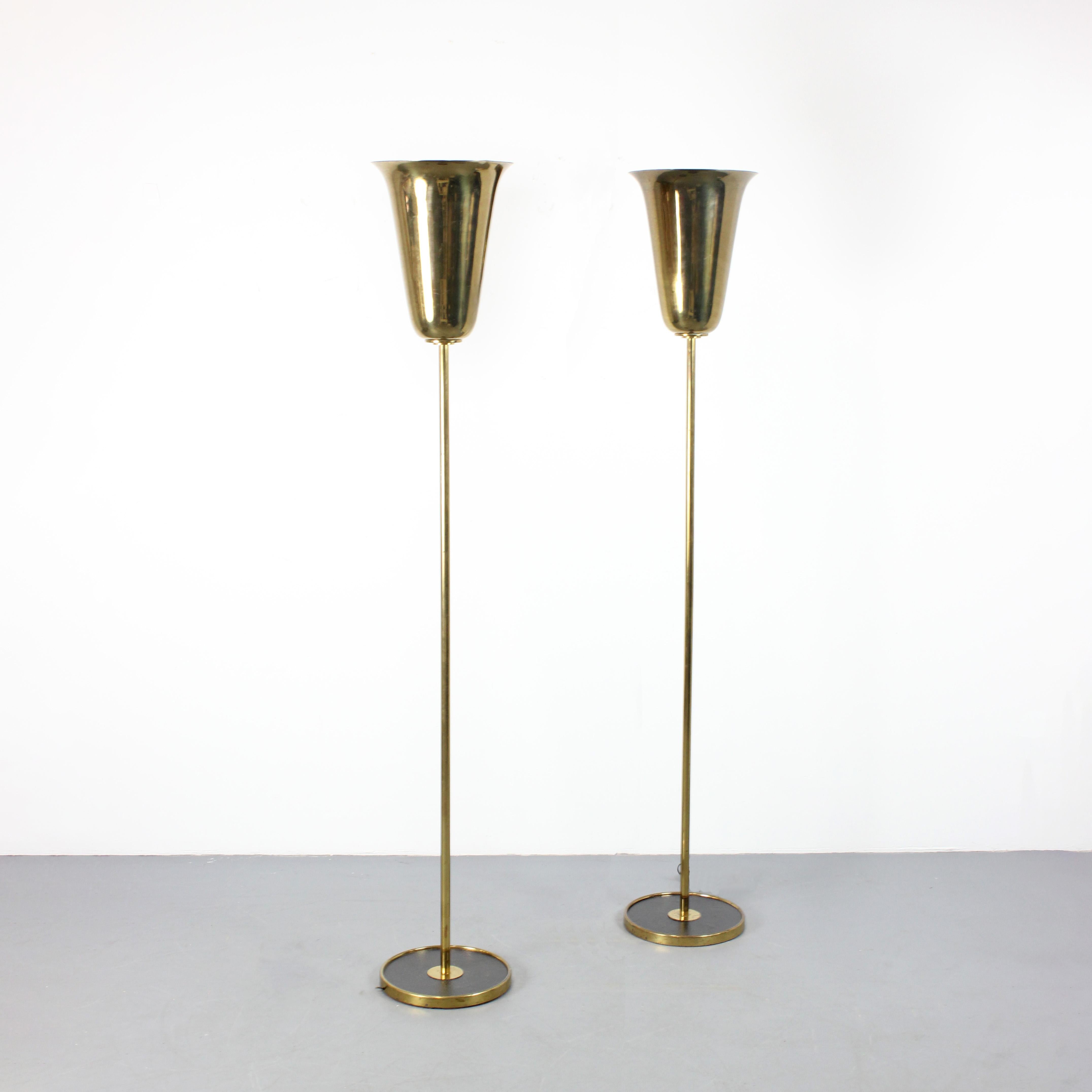 Paire de lampadaires en laiton doré et cuir noir - c. 1940 - Italie - Atr. Prieto Chiese