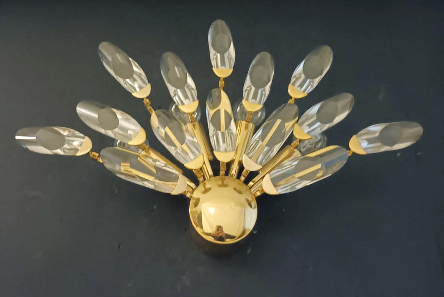 Mid-Century moderno Coppia di lampade in cristallo in ottone dorato di Stilkronen in vendita