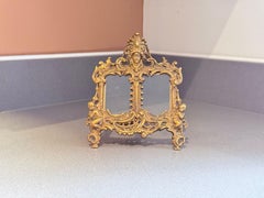 Coppia di cornici rococò in ottone dorato, cornici decorative antiche da parete e da tavolo