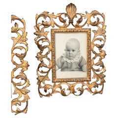 Coppia di cornici rococò in ottone dorato, cornici decorative antiche da parete e da tavolo