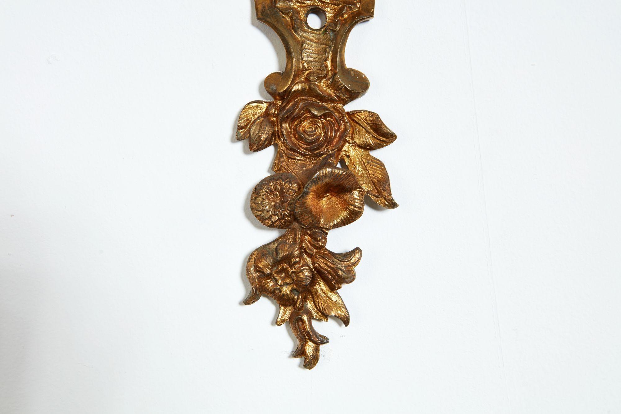 Coppia di sconsigli rococò in ottone dorato in vendita 3
