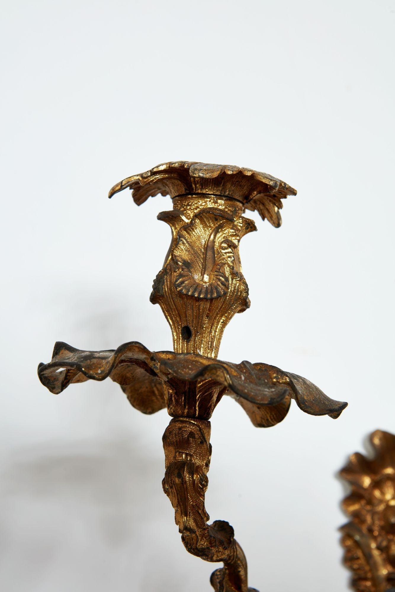 Dorato Coppia di sconsigli rococò in ottone dorato in vendita