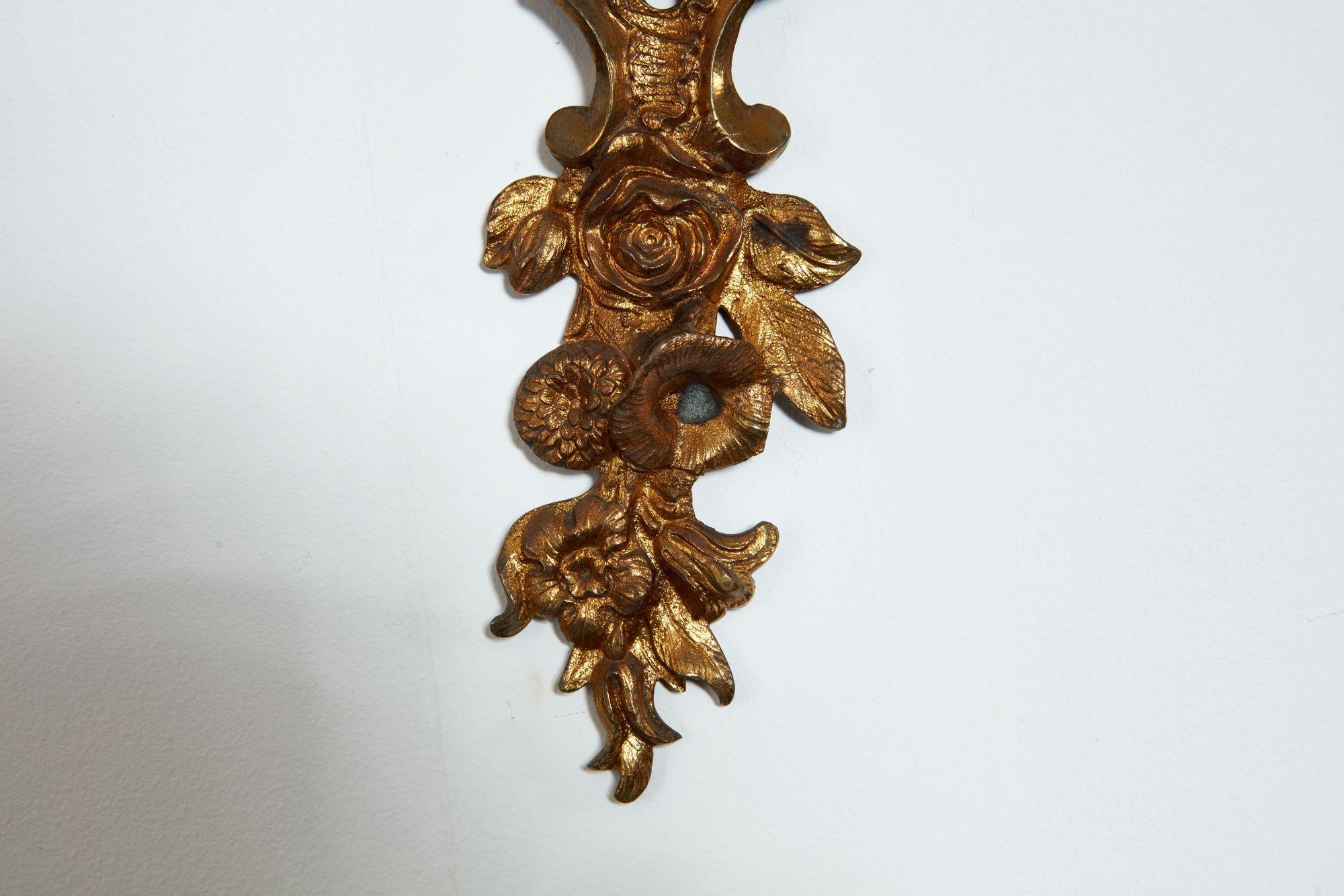 XIX secolo Coppia di sconsigli rococò in ottone dorato in vendita