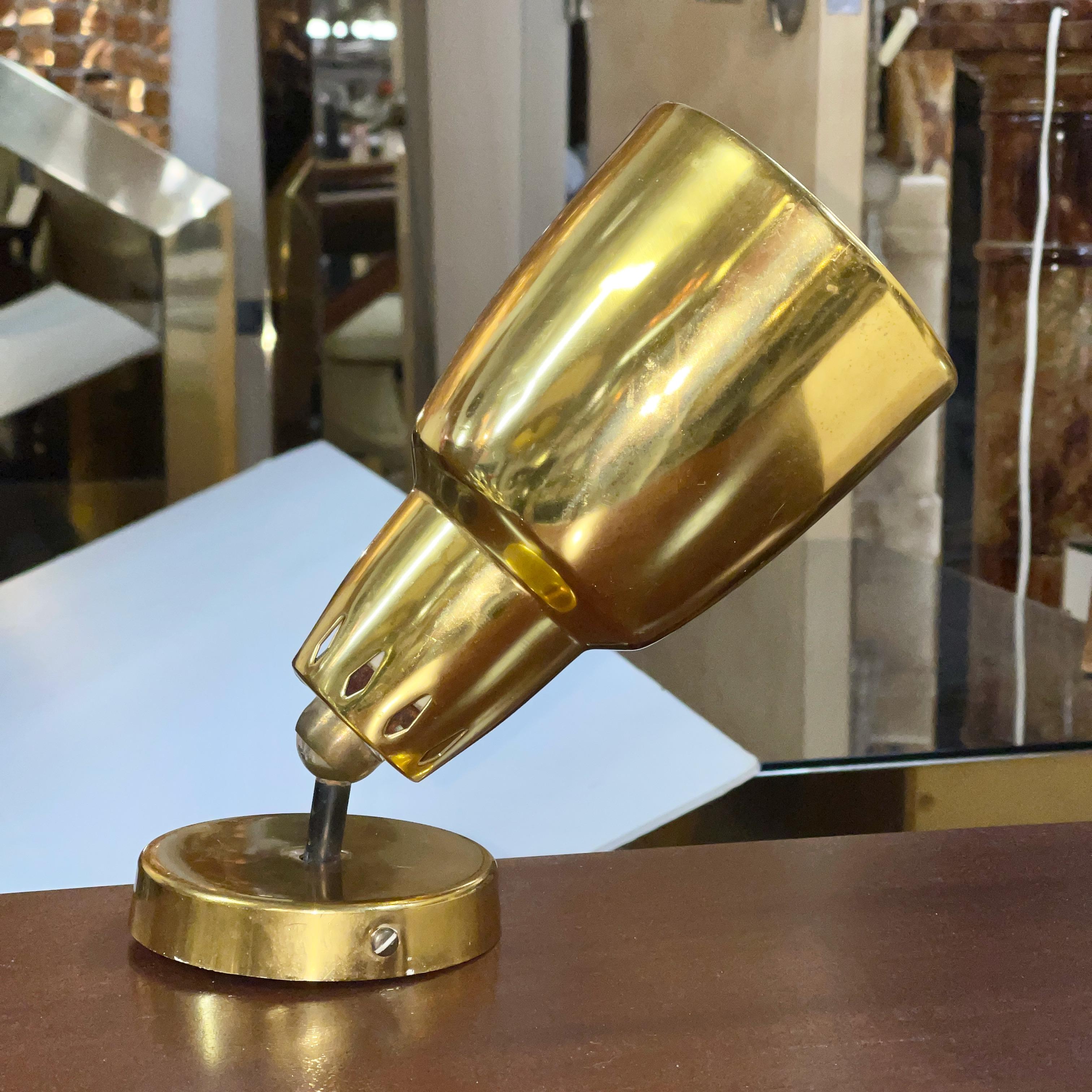 Pareja de candelabros giratorios de latón dorado de René-Jean Caillette para Maison Parscot en venta 6