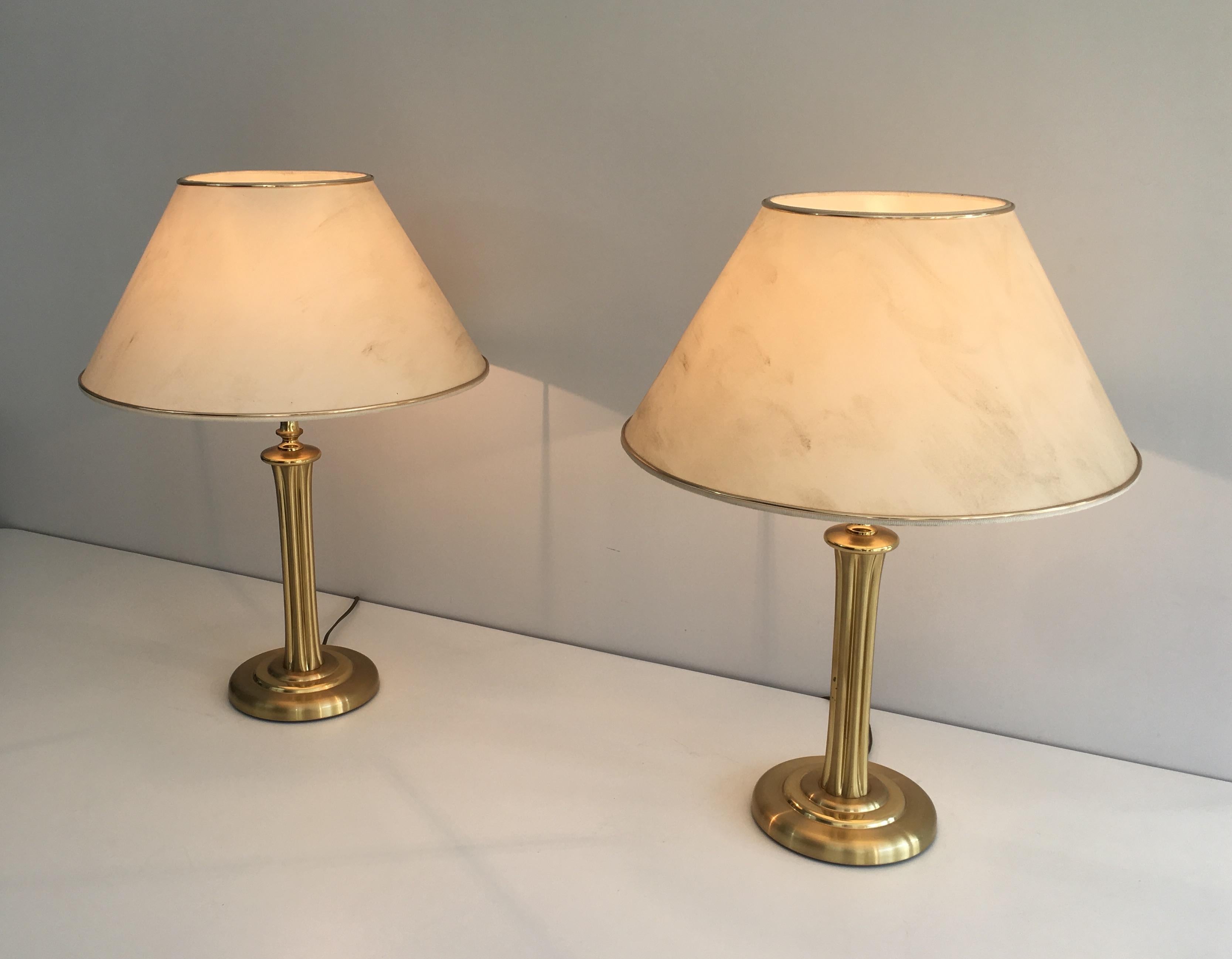 This pair of table lamps is made of gilt brass. This is a French work, circa 1970.