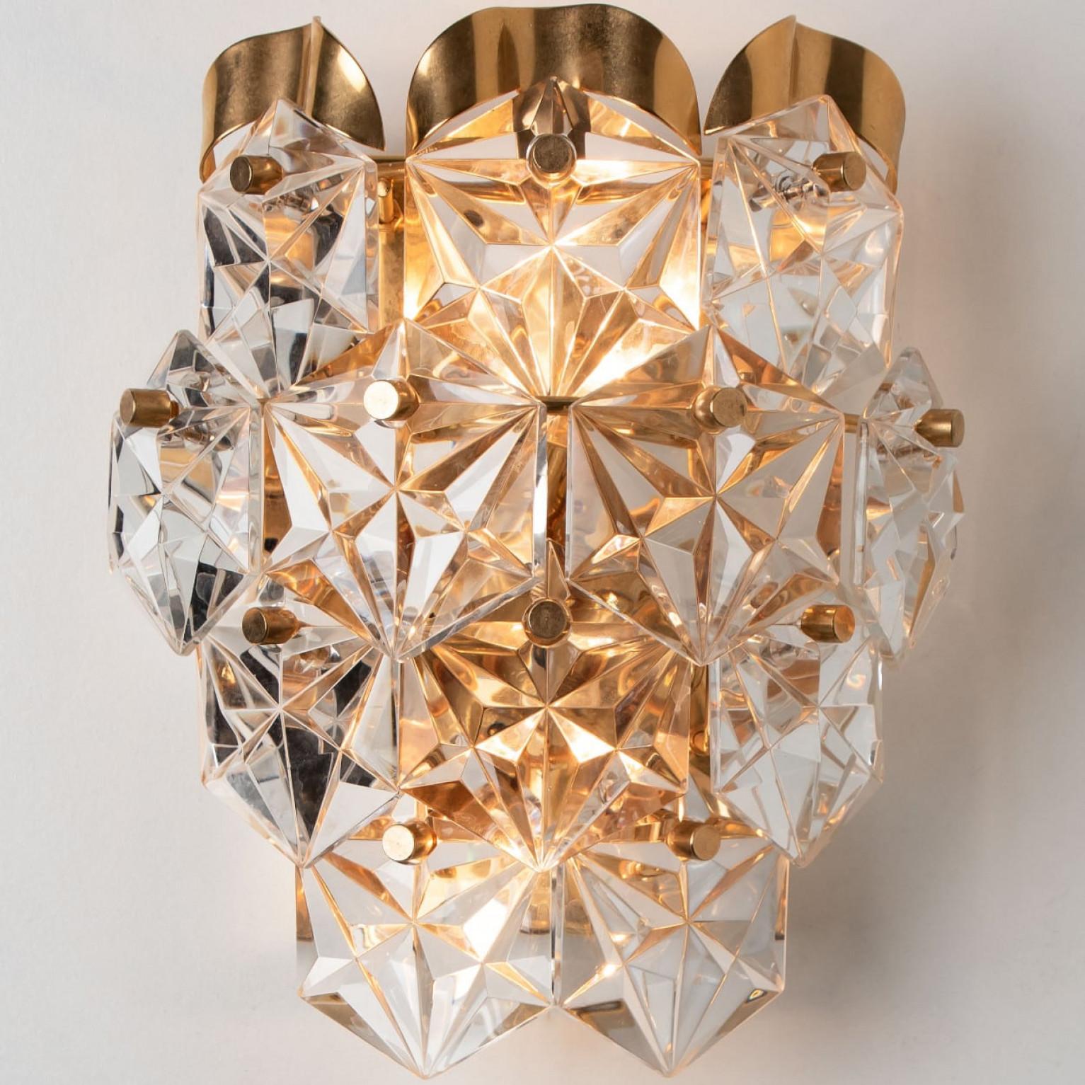 Pareja de apliques de latón dorado con cristal Kinkeldey, años 70 en Bueno estado para la venta en Rijssen, NL