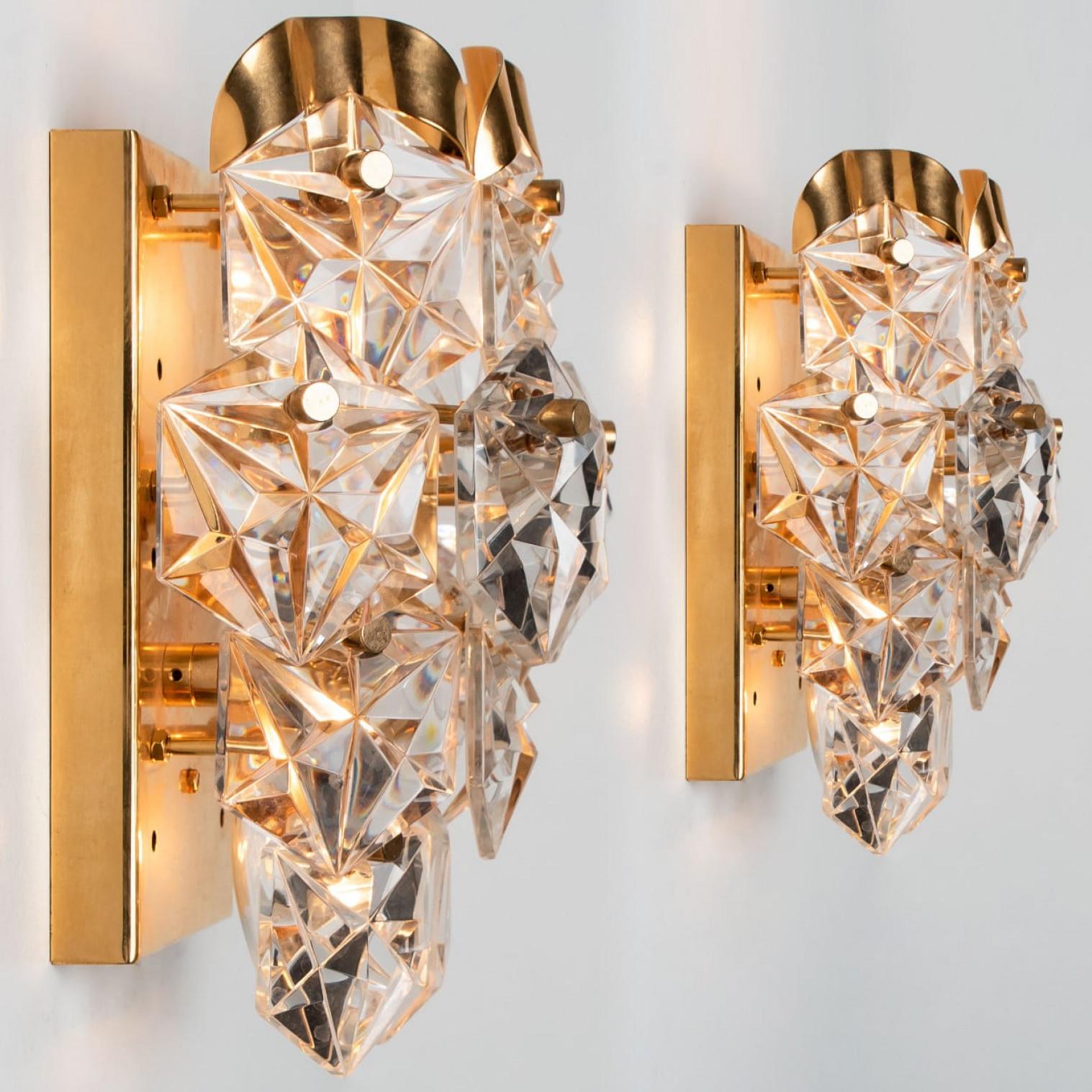 Pareja de apliques de latón dorado con cristal Kinkeldey, años 70 siglo XX en venta