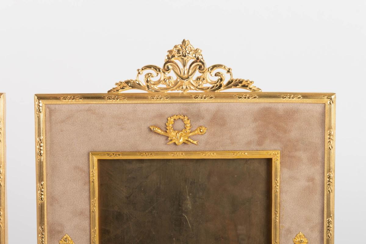 Pair of gilt bronze and beige velvet frames, Louis XV Style, Napoleon III Period.
Measures: Width 13 cm
Height 19 cm.