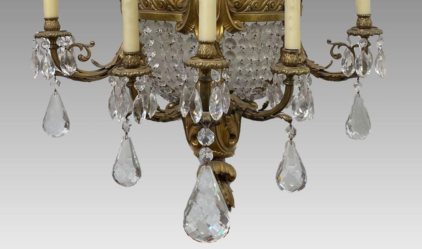 Paire d'appliques françaises en bronze doré et cristal, XIXe siècle en vente 9