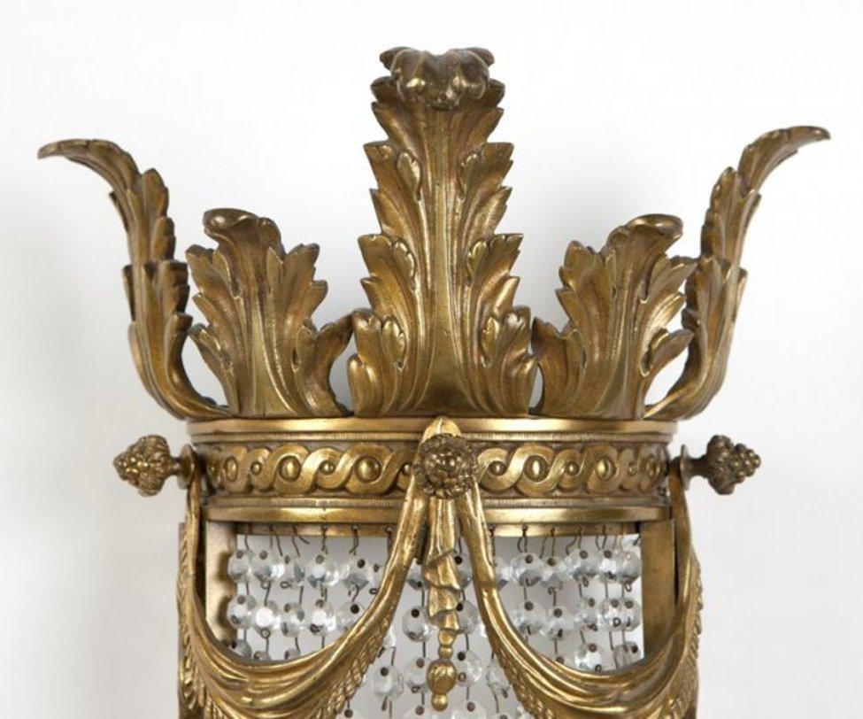 Paire d'appliques françaises en bronze doré et cristal, XIXe siècle en vente 10
