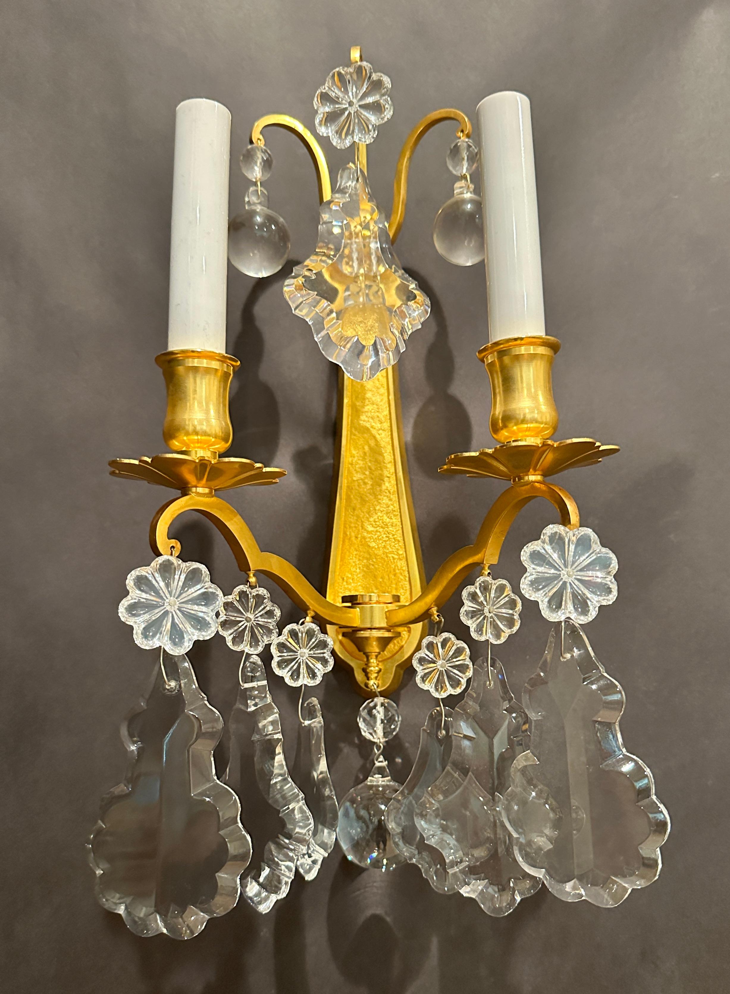 Pareja De Apliques De Bronce Dorado Y Cristal Francés en venta