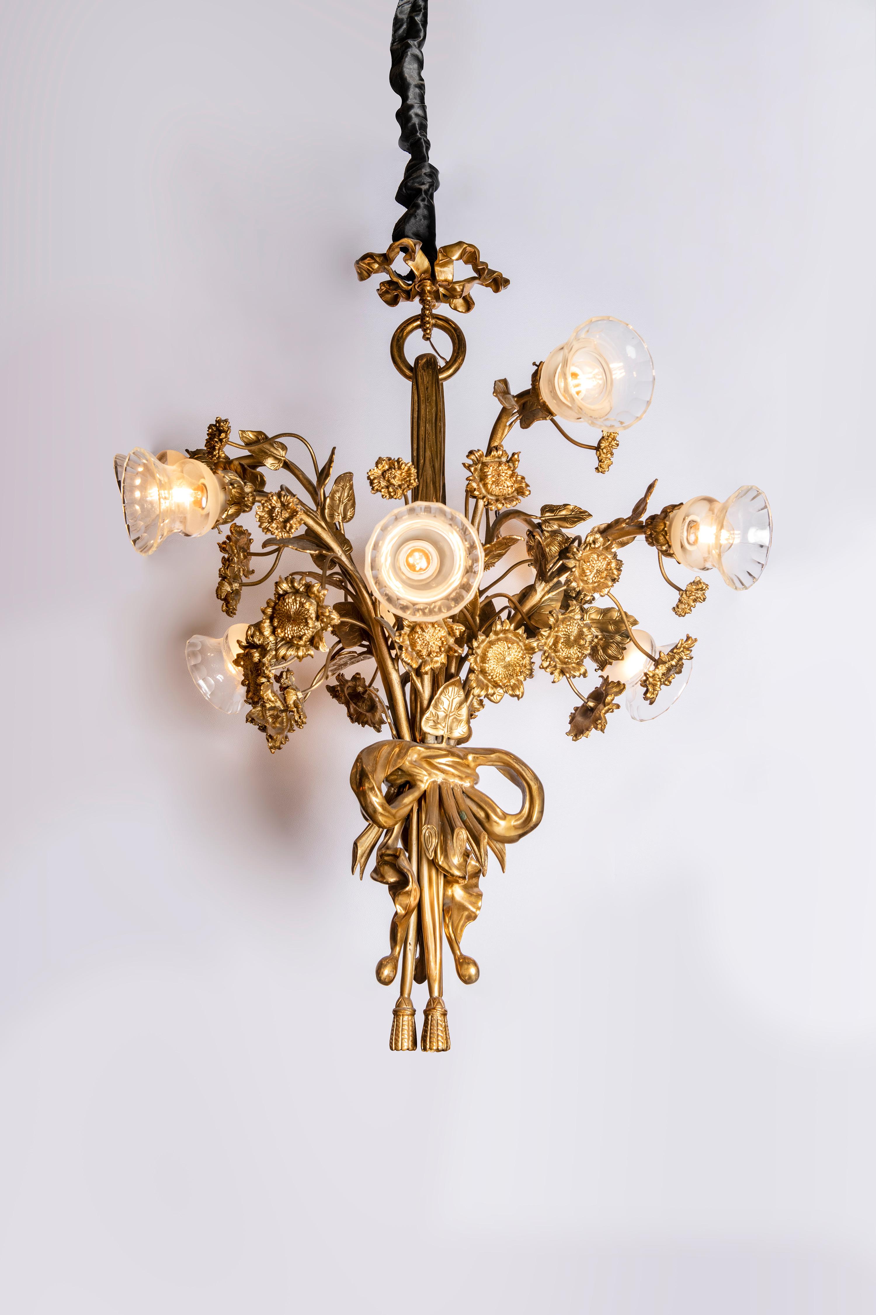 Pair of gilt bronze and glass chandeliers. Art Nouveau period, France, circa 1890.
With 9 lights.