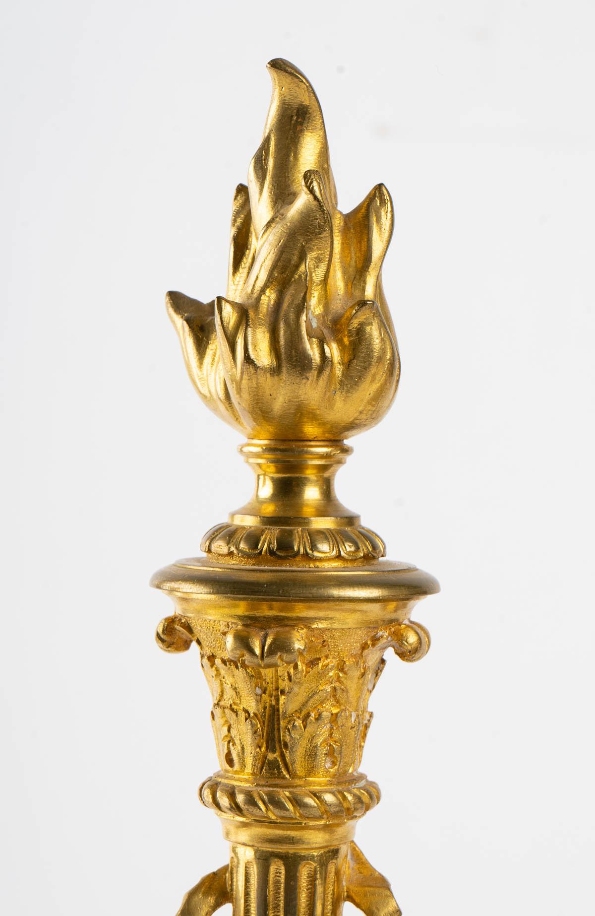 Pair of gilt bronze and marble candelabra, 19th century, Napoleon III period.
Measures: H 32 cm, W 27 cm, D 12 cm.