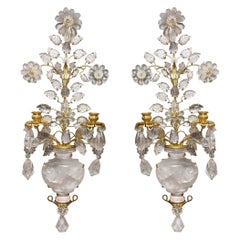 Paire d'appliques à deux lumières en bronze doré et cristal de roche