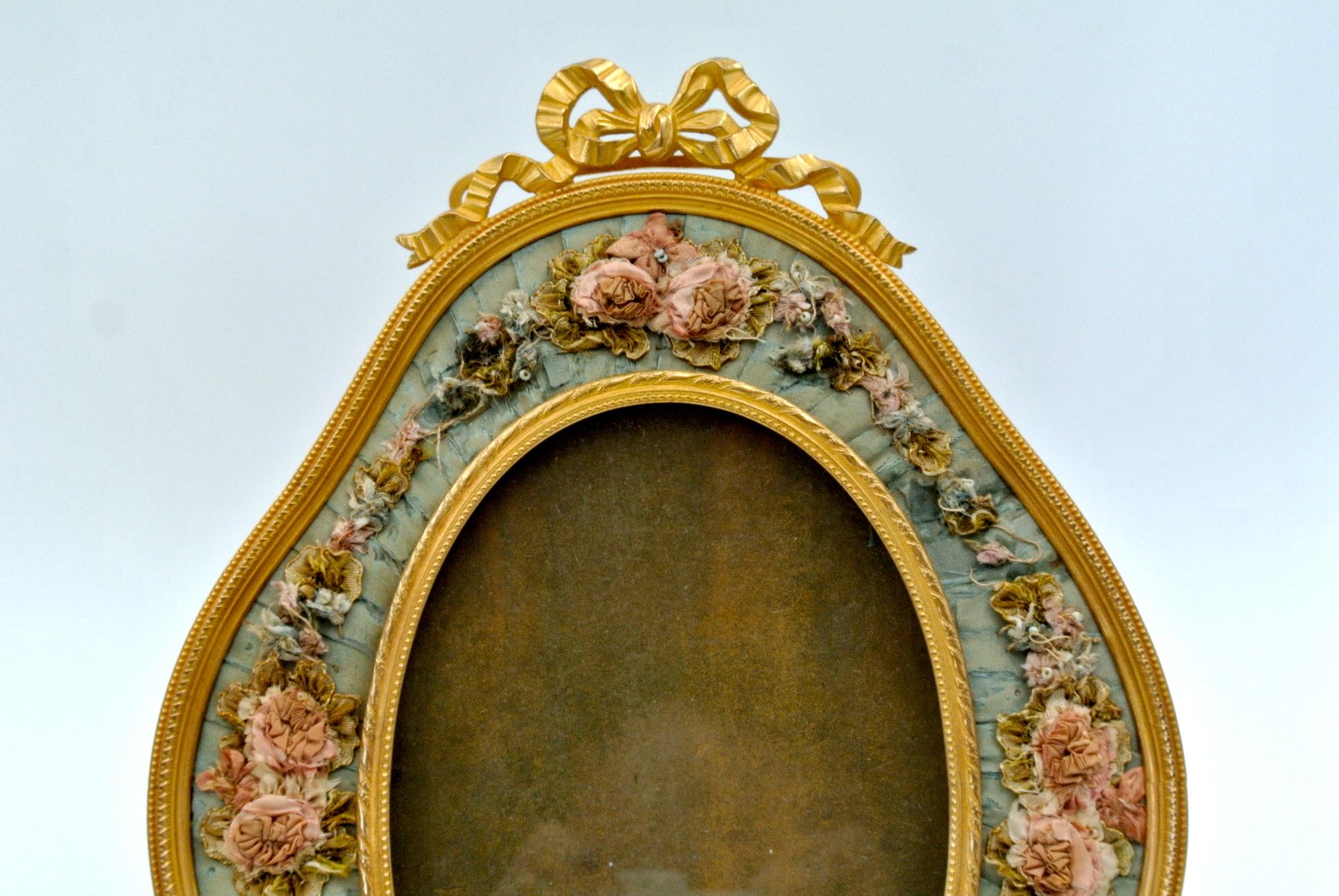 Pair of Gilt Bronze and Textile Photo Frames 7